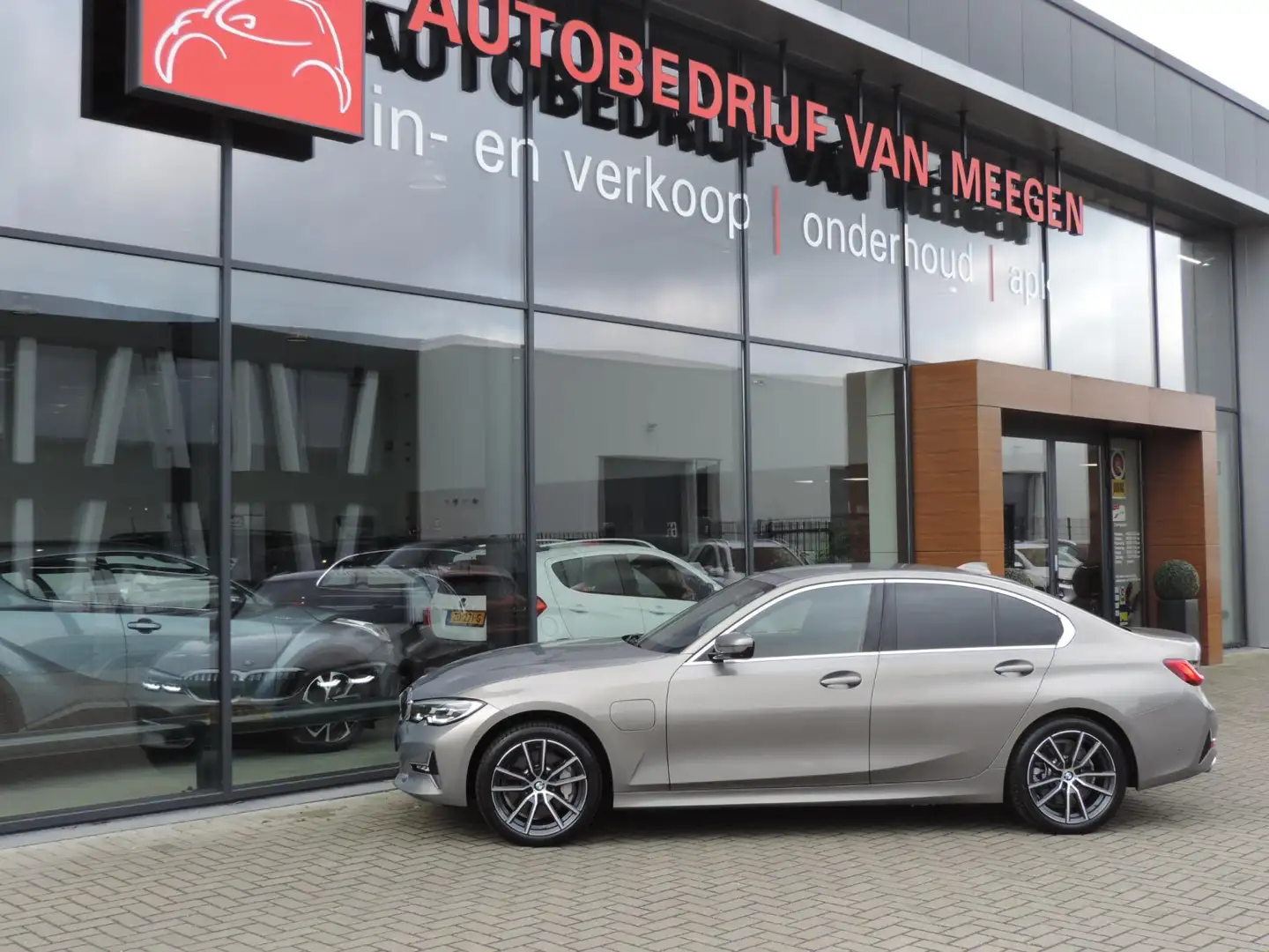 BMW 330 3-serie 330e eDrive Edition 31.000km | Oxidgrau | Grigio - 2