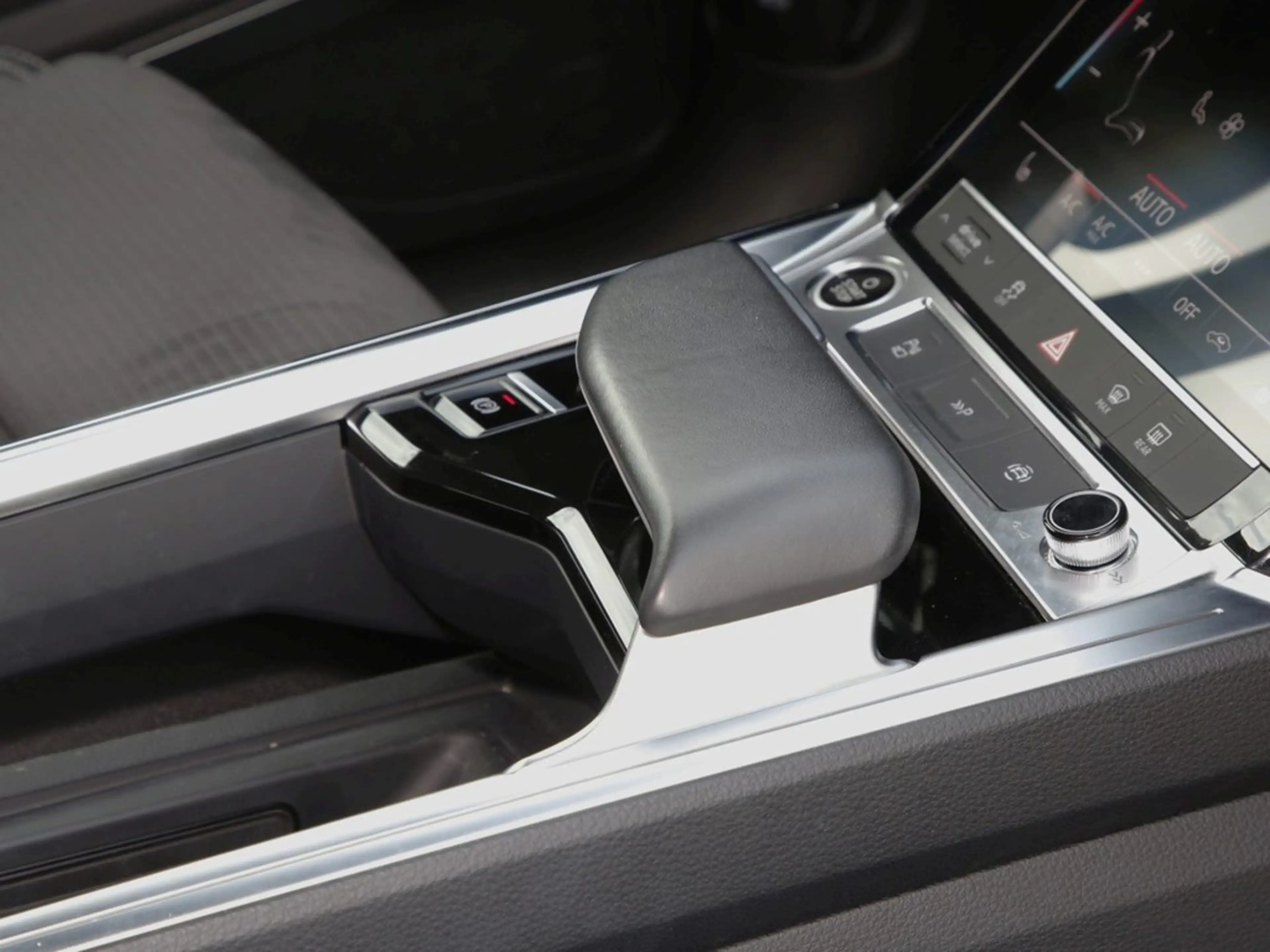 Audi Q8 e-tron Sportback 50 quattro S line x2 PANO*360°AHK*MAT... — photo 14