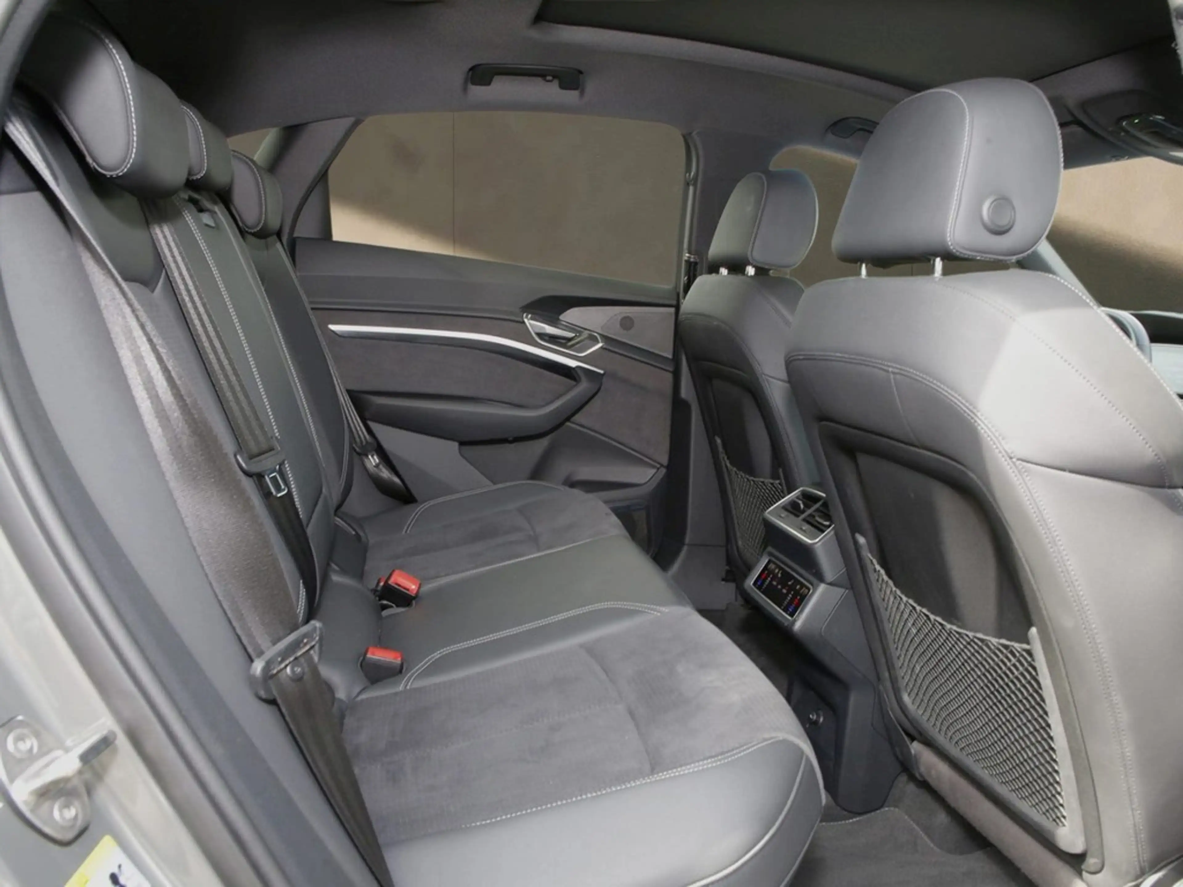 Audi Q8 e-tron Sportback 50 quattro S line x2 PANO*360°AHK*MAT... — photo 9