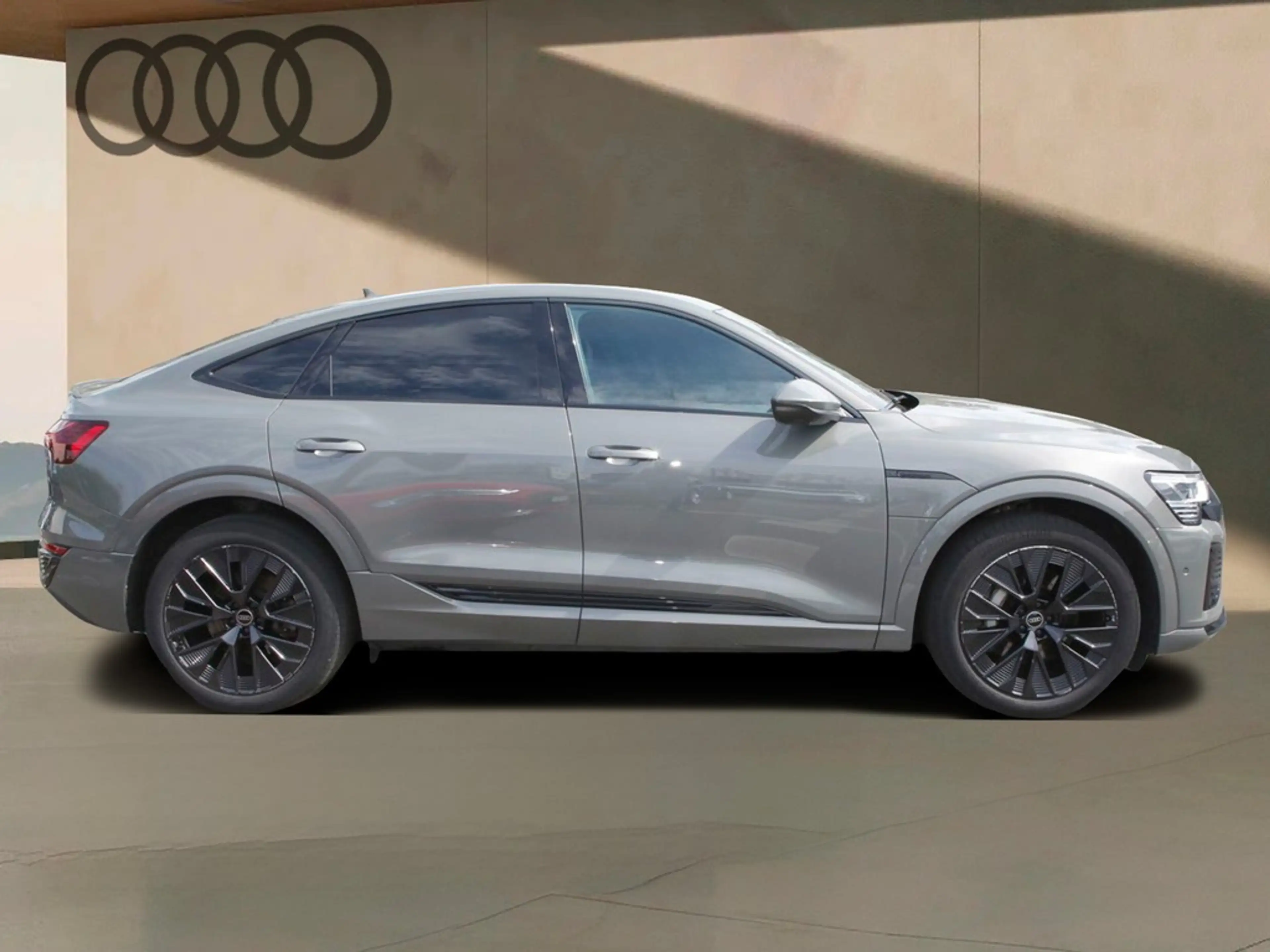 Audi Q8 e-tron Sportback 50 quattro S line x2 PANO*360°AHK*MAT... — photo 4