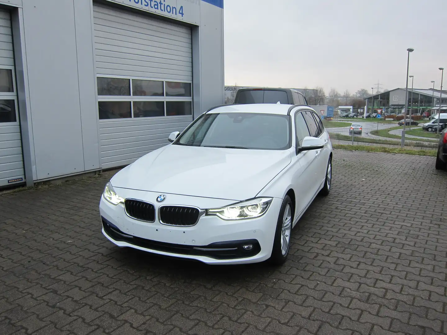BMW 320 3er Touring Diesel 320d Touring xDrive Sport Line Weiß - 2