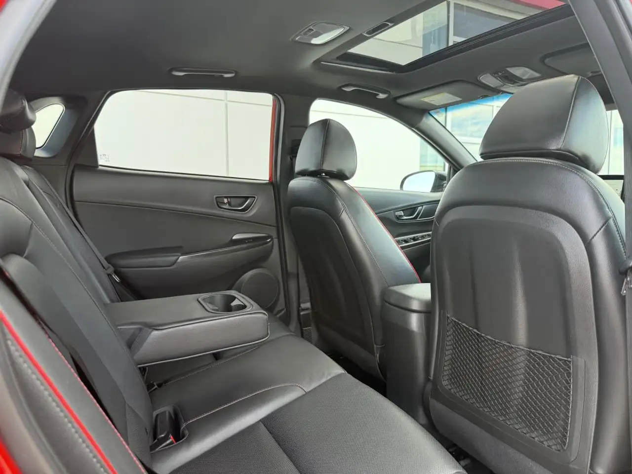 Hyundai KONA снимка Hyundai KONA