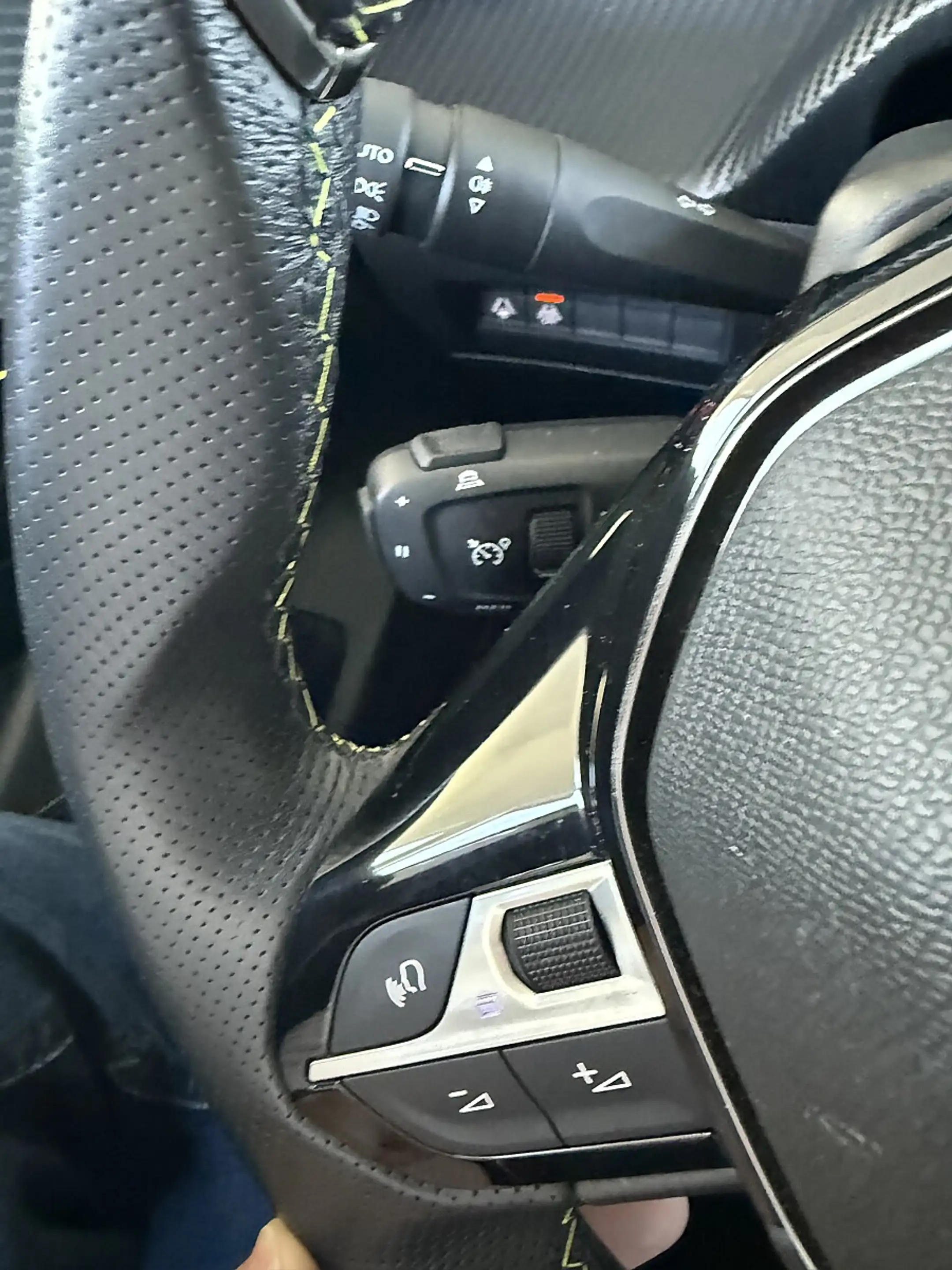 Peugeot e-208 50kWh GT Pack — photo 12
