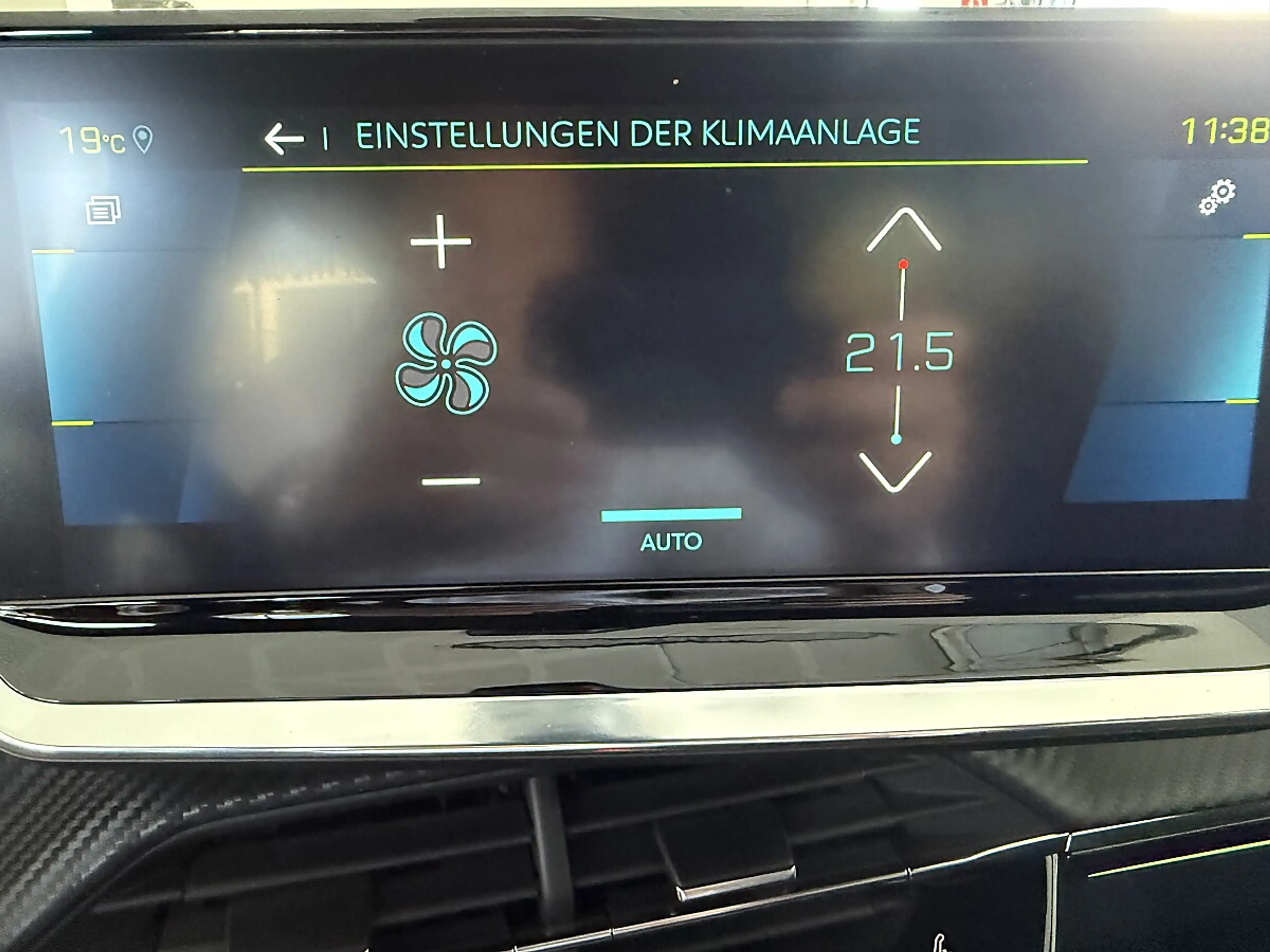 Peugeot e-208 50kWh GT Pack — photo 15