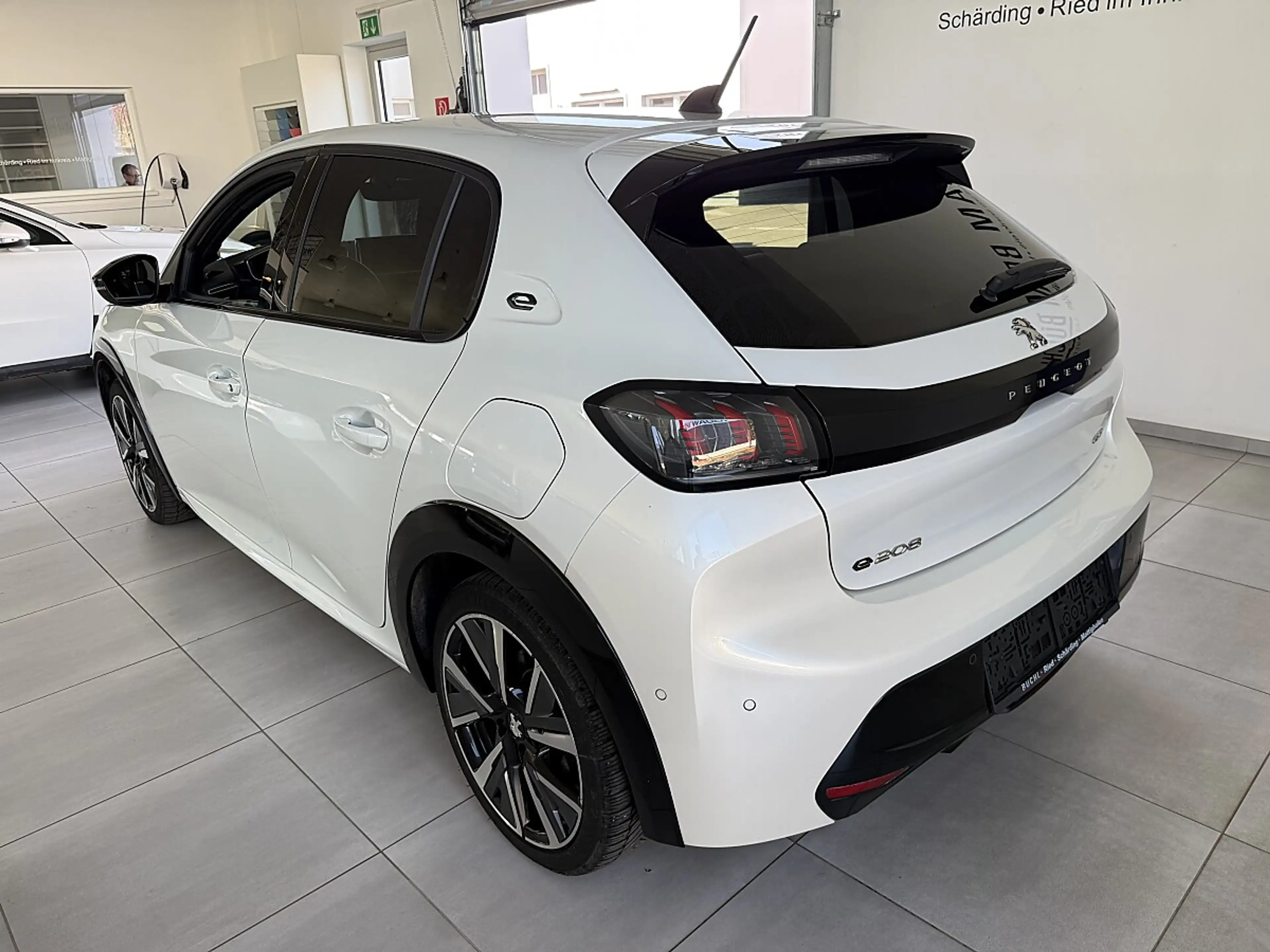 Peugeot e-208 50kWh GT Pack — photo 5