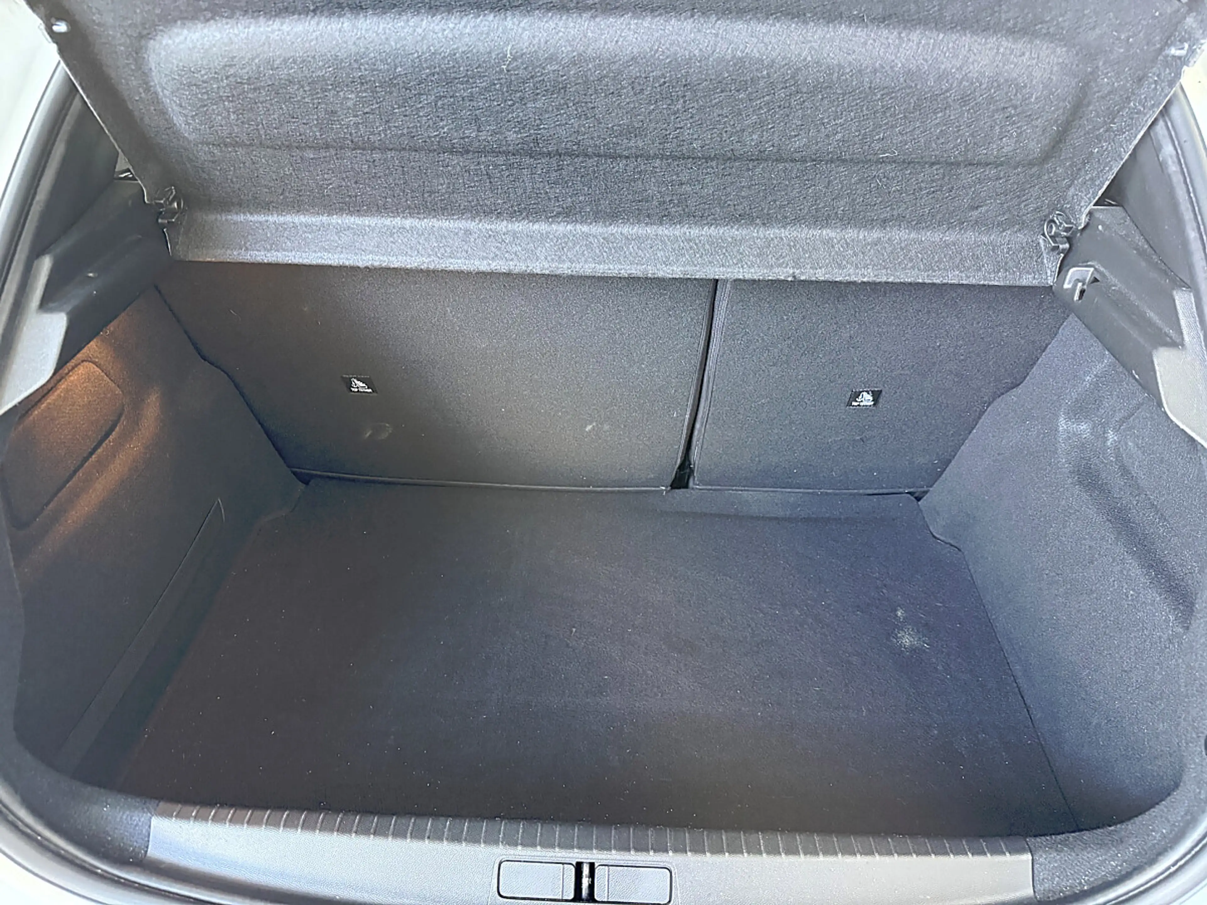 Peugeot e-208 50kWh GT Pack — photo 7