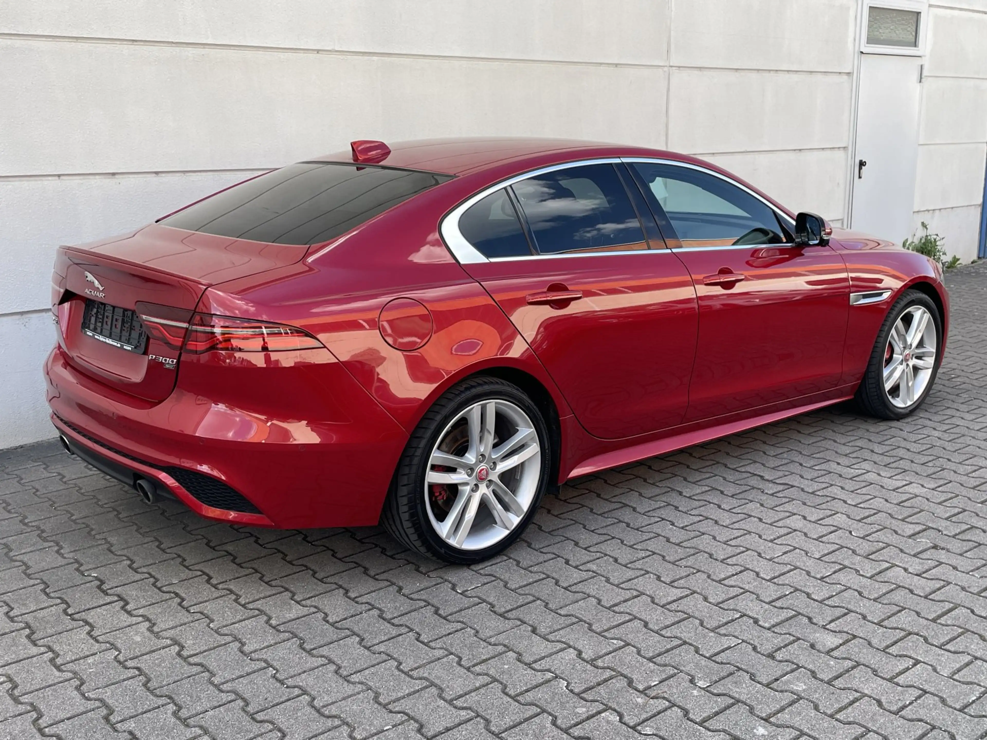 Jaguar XE P300 AWD R-Dynamic S ACC Rkam TotwAss LED — photo 3