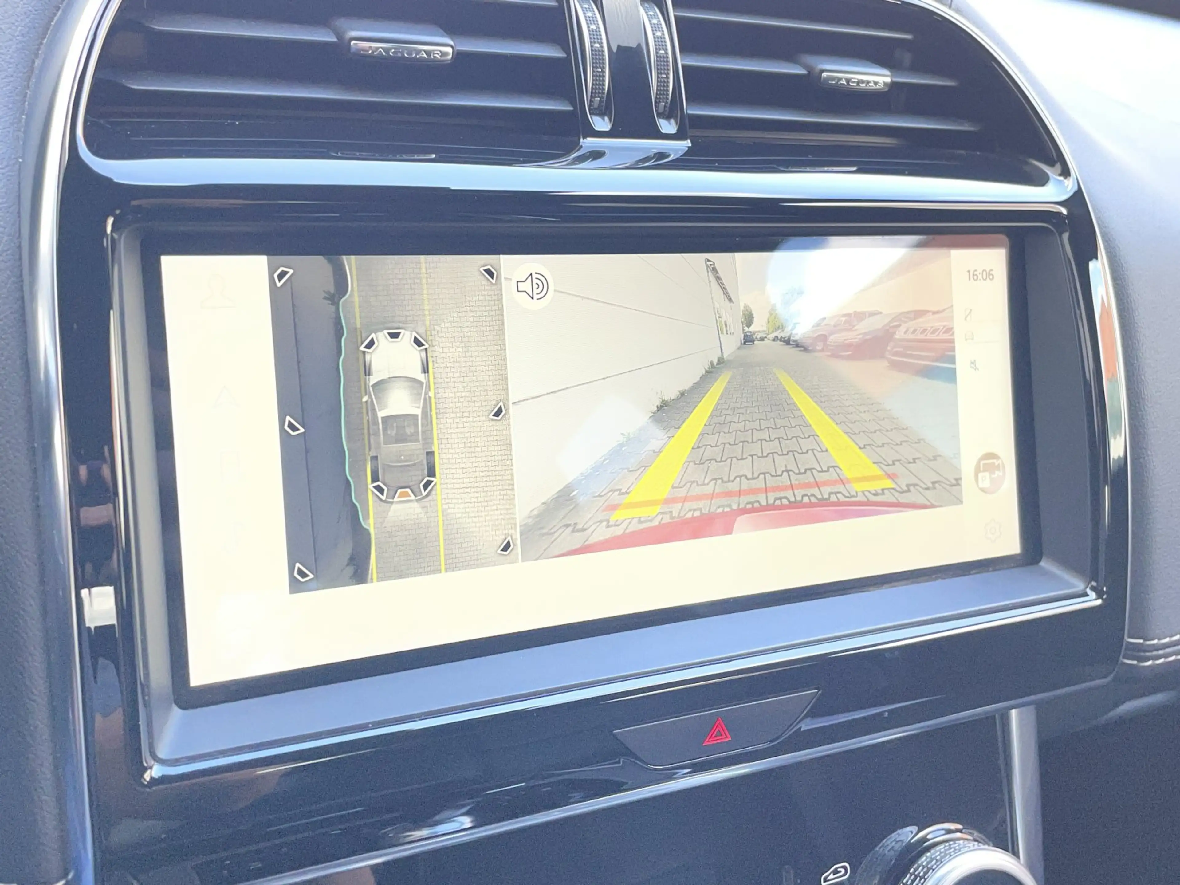 Jaguar XE P300 AWD R-Dynamic S ACC Rkam TotwAss LED — photo 5