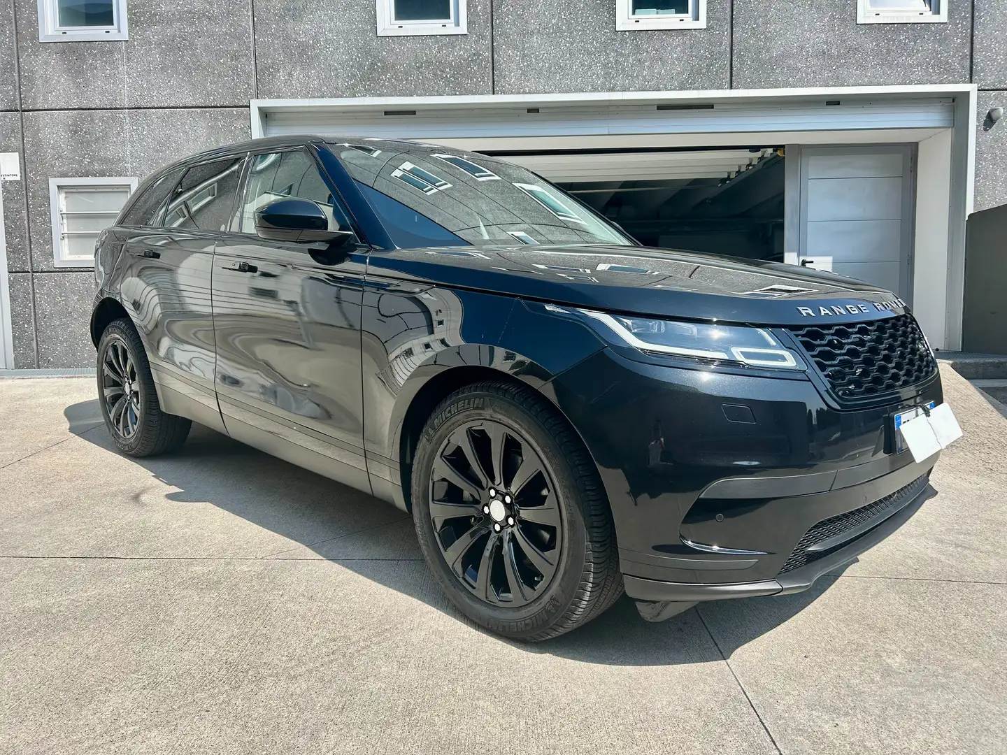 Land Rover Range Rover Velar Range Rover Velar 2.0 i4 R-Dynamic SE 240cv auto Nero - 1