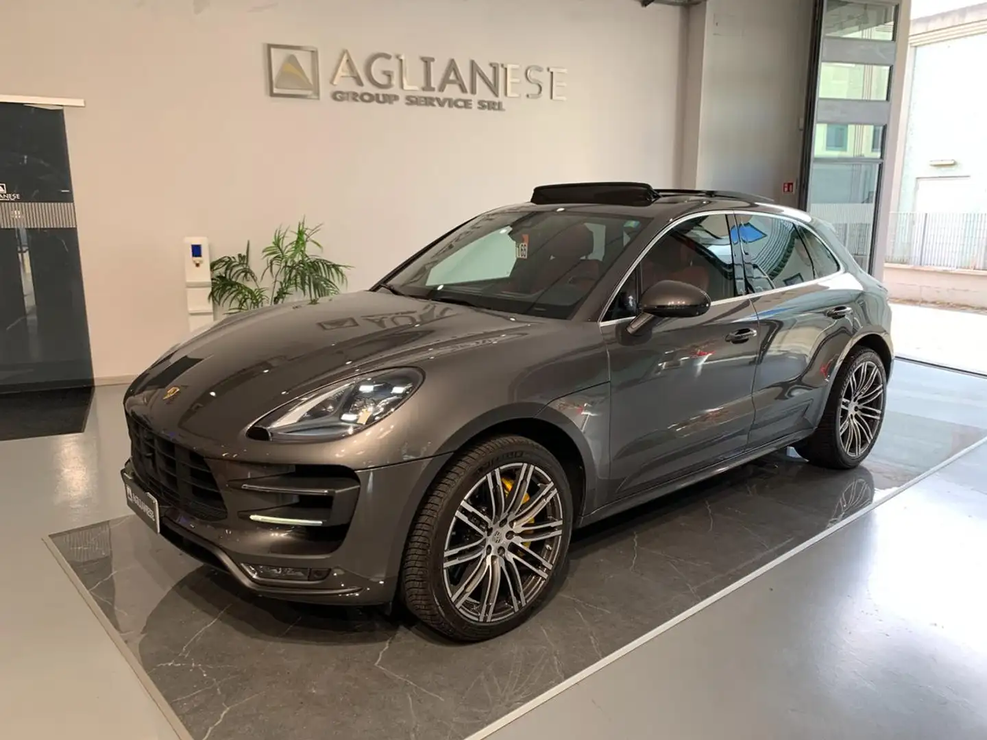 Porsche Macan 3.6 Turbo Performance "TETTO PANO-FRENI CARBO" Grigio - 1