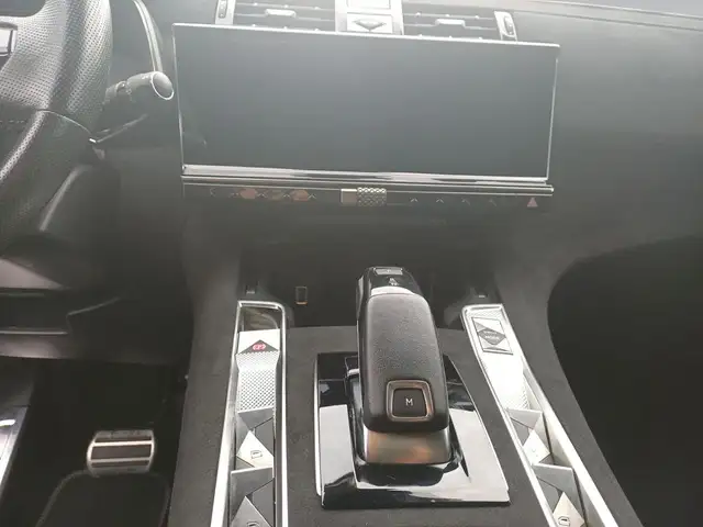DS Automobiles DS 7 view 12