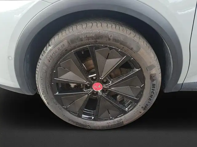 DS Automobiles DS 7 view 8