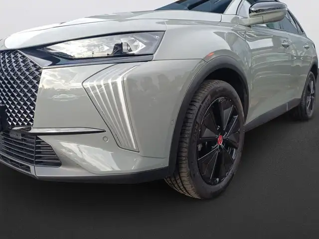 DS Automobiles DS 7 view 9