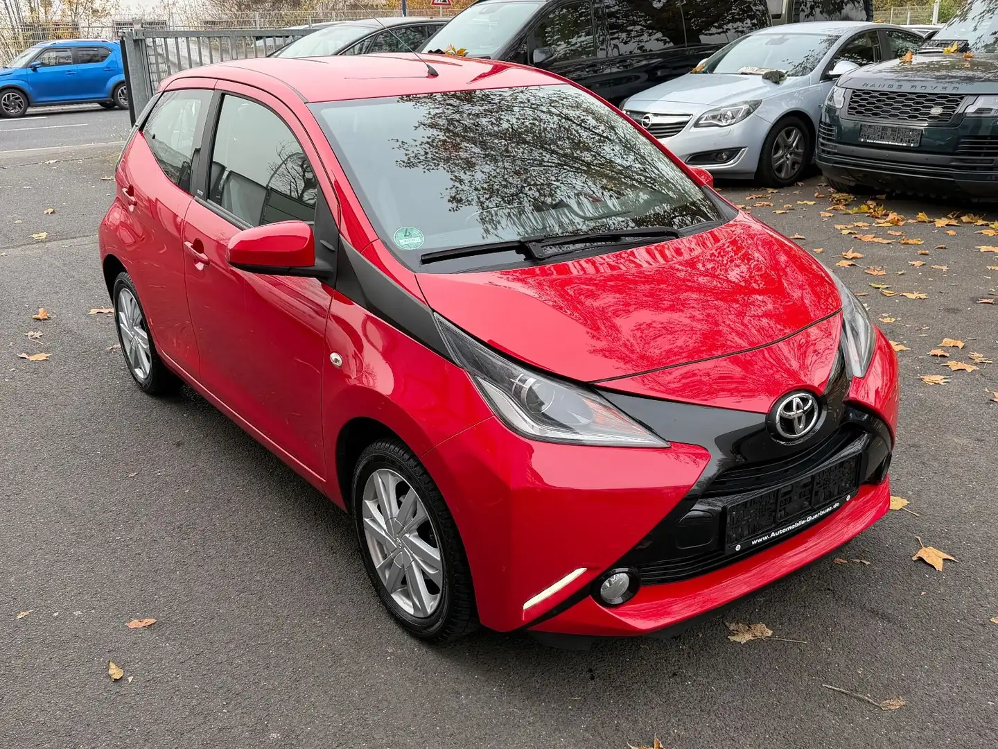 Toyota Aygo AYGO x-play Edition-S~1.HAND~AUTOMATIK~RFK Червоний - 1