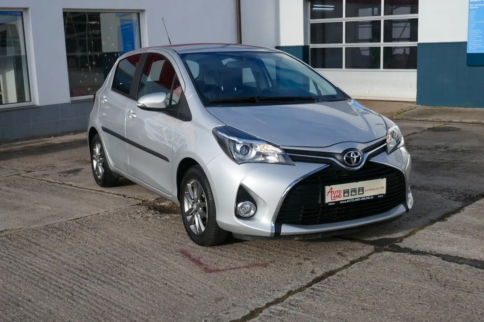 Toyota Yaris Comfort Aut.  NAVI/KAM/PDC erst 31Tkm Silber - 1