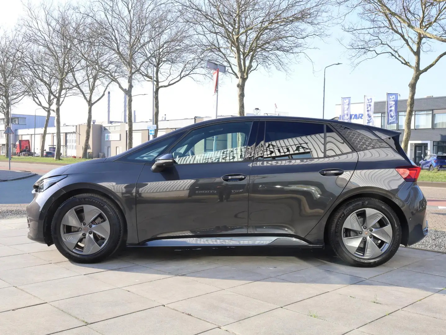 CUPRA Born 150KW Panodak | Warmtepomp | 360°Camera | Memory | Grijs - 2