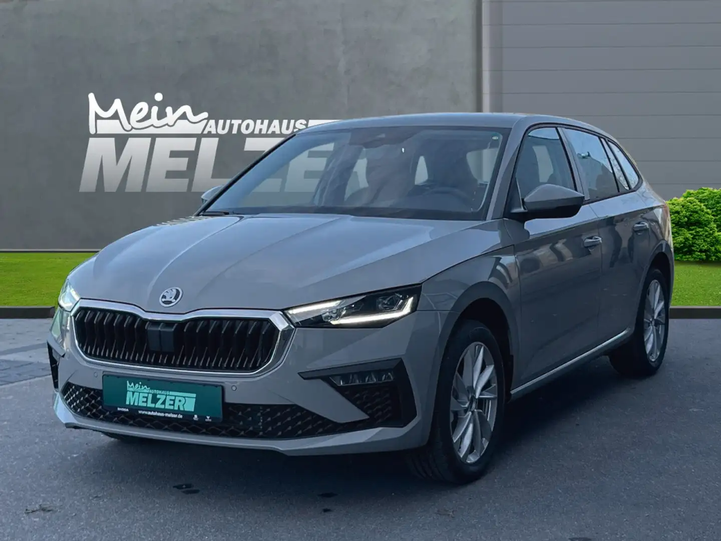 Skoda Scala SELECTION 1.0 TSI AHK+MATRIX+WSS BEHEIZT Klima Grau - 1