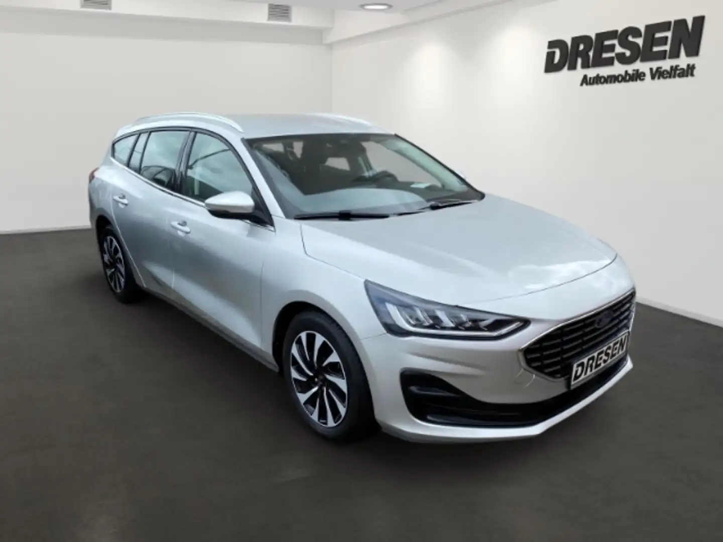 Ford Focus Turnier 1.5 EcoBlue Titanium + Ganzjahresreifen + Zilver - 2