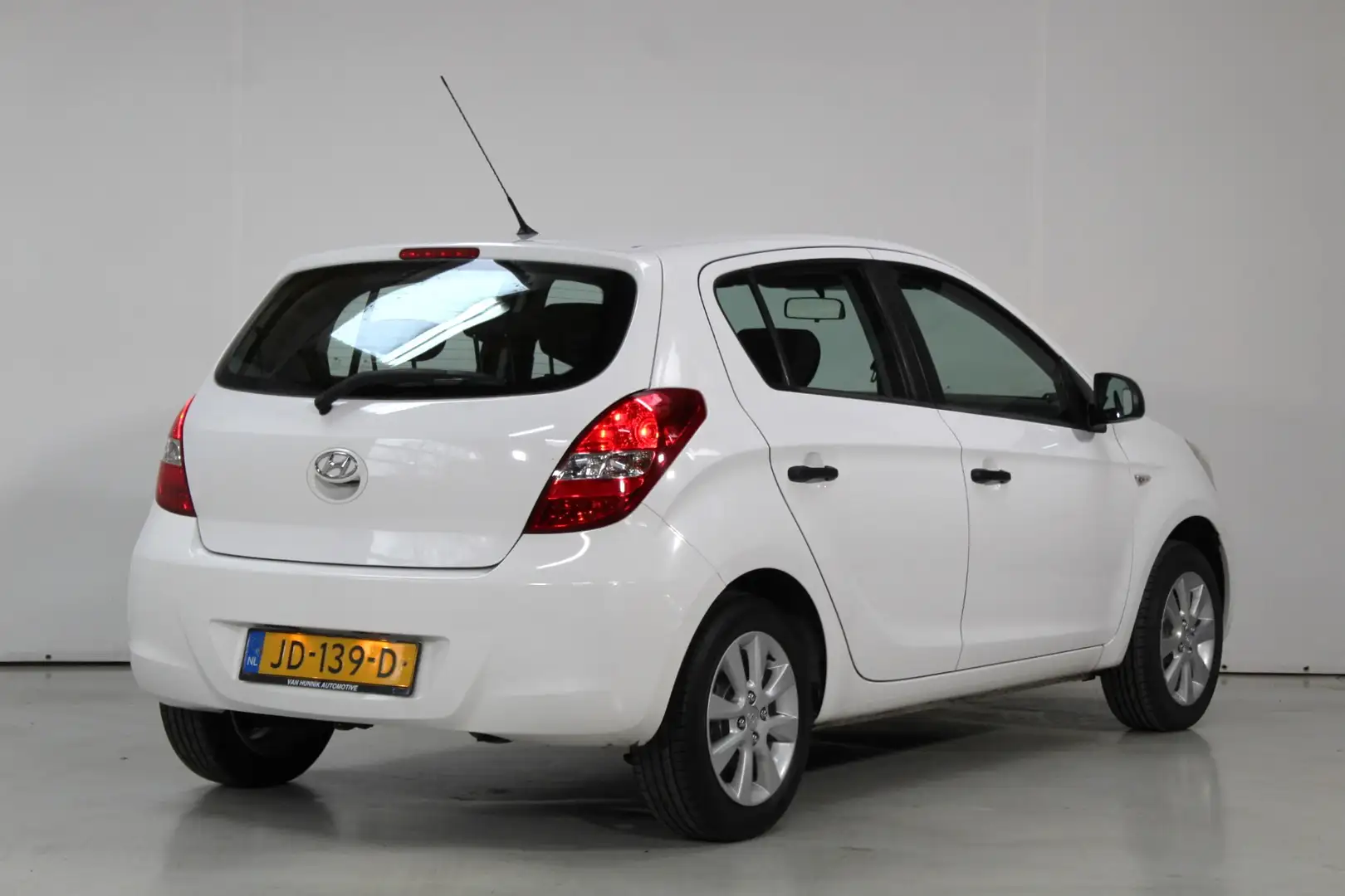 Hyundai i20 1.2i i-Drive Airco | Niuwe APK | Elektrische Ramen Wit - 2