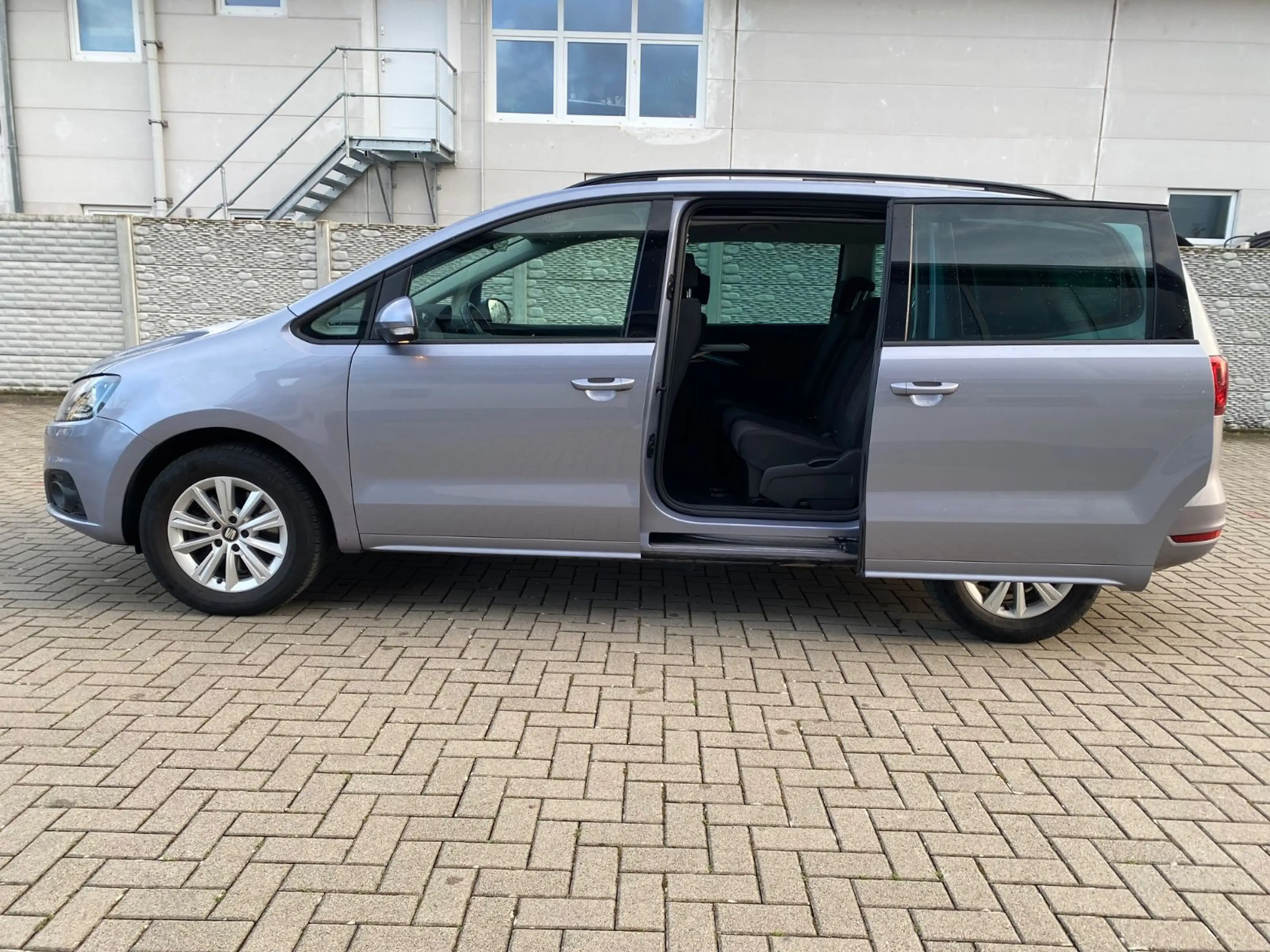 SEAT Alhambra Style. Aus-1 Hand. — photo 8