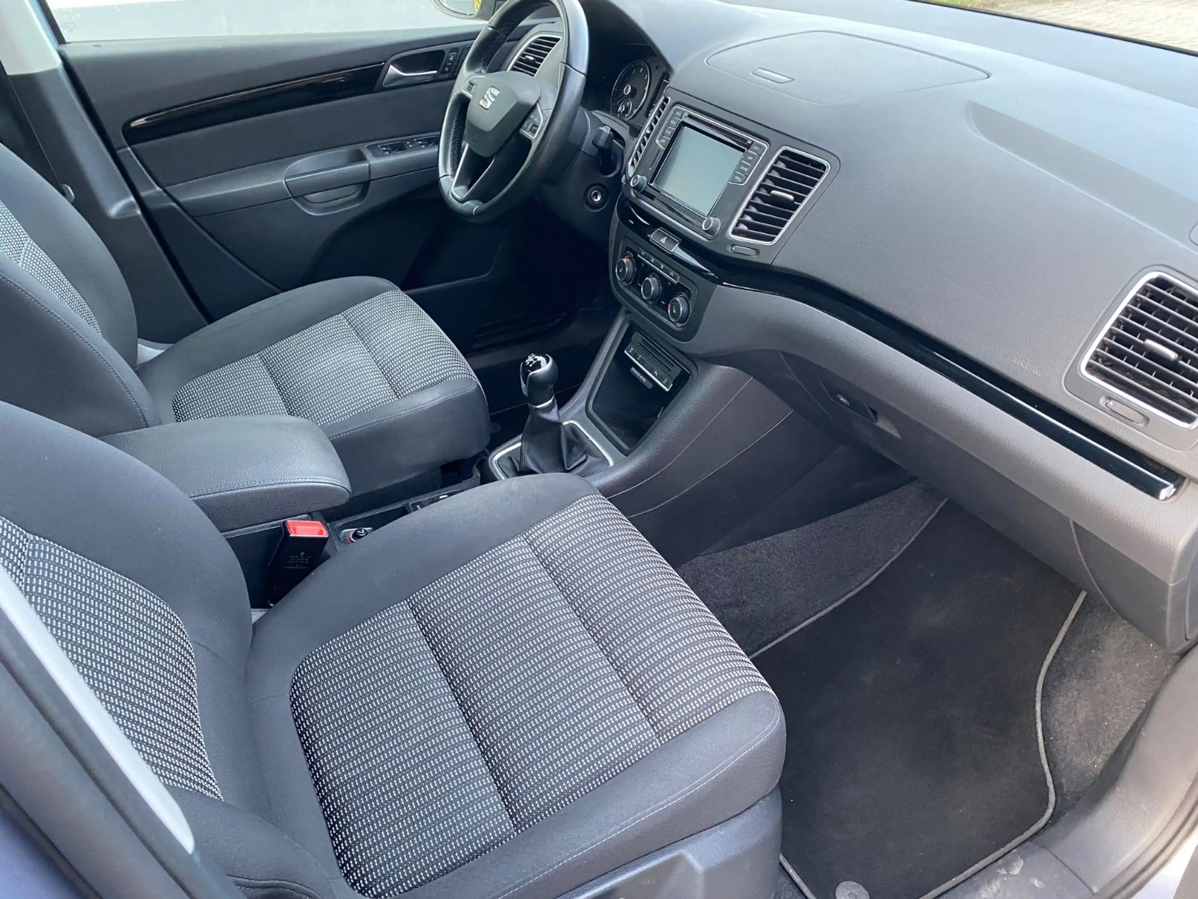 SEAT Alhambra Style. Aus-1 Hand. — photo 12