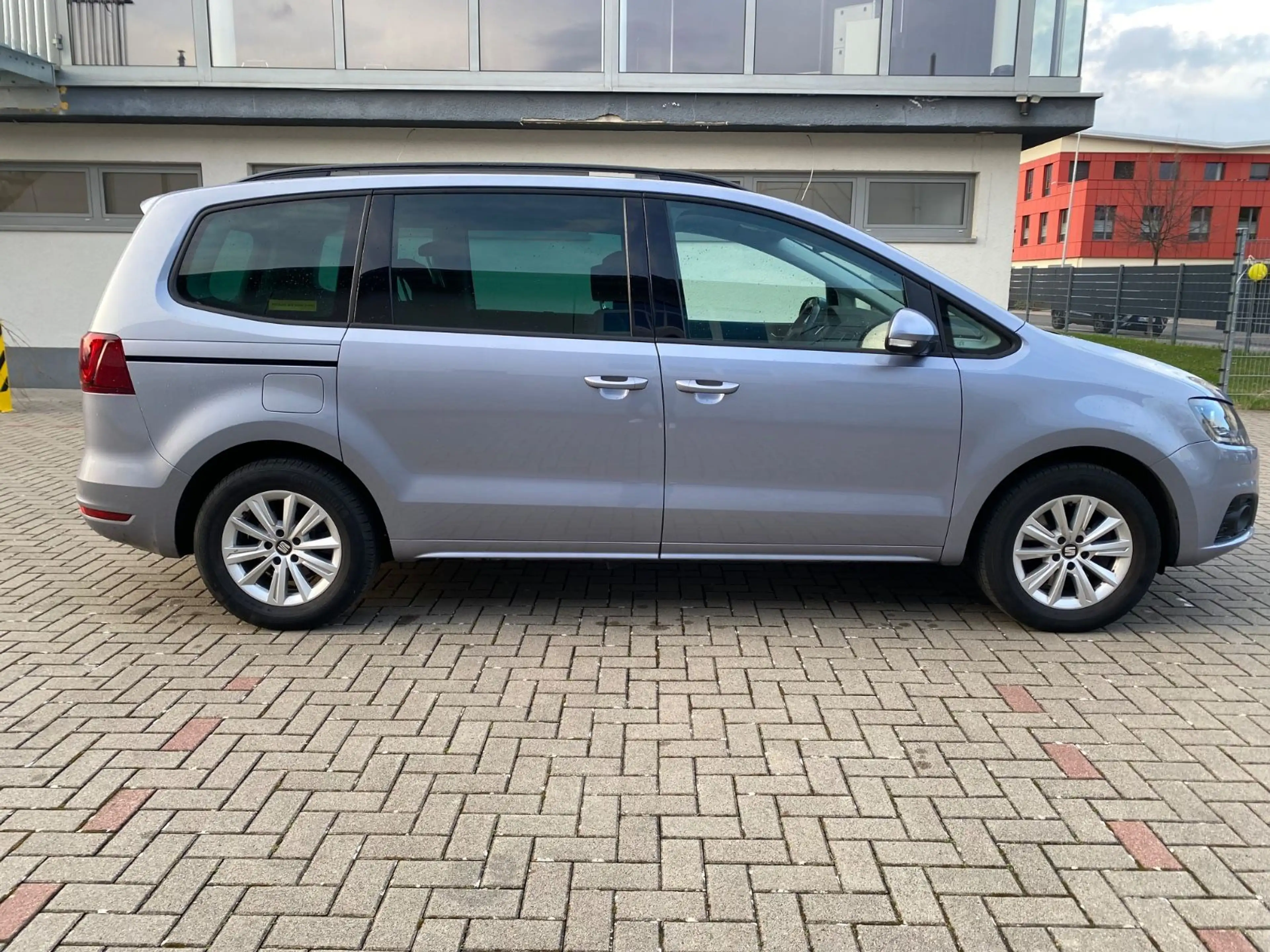 SEAT Alhambra Style. Aus-1 Hand.