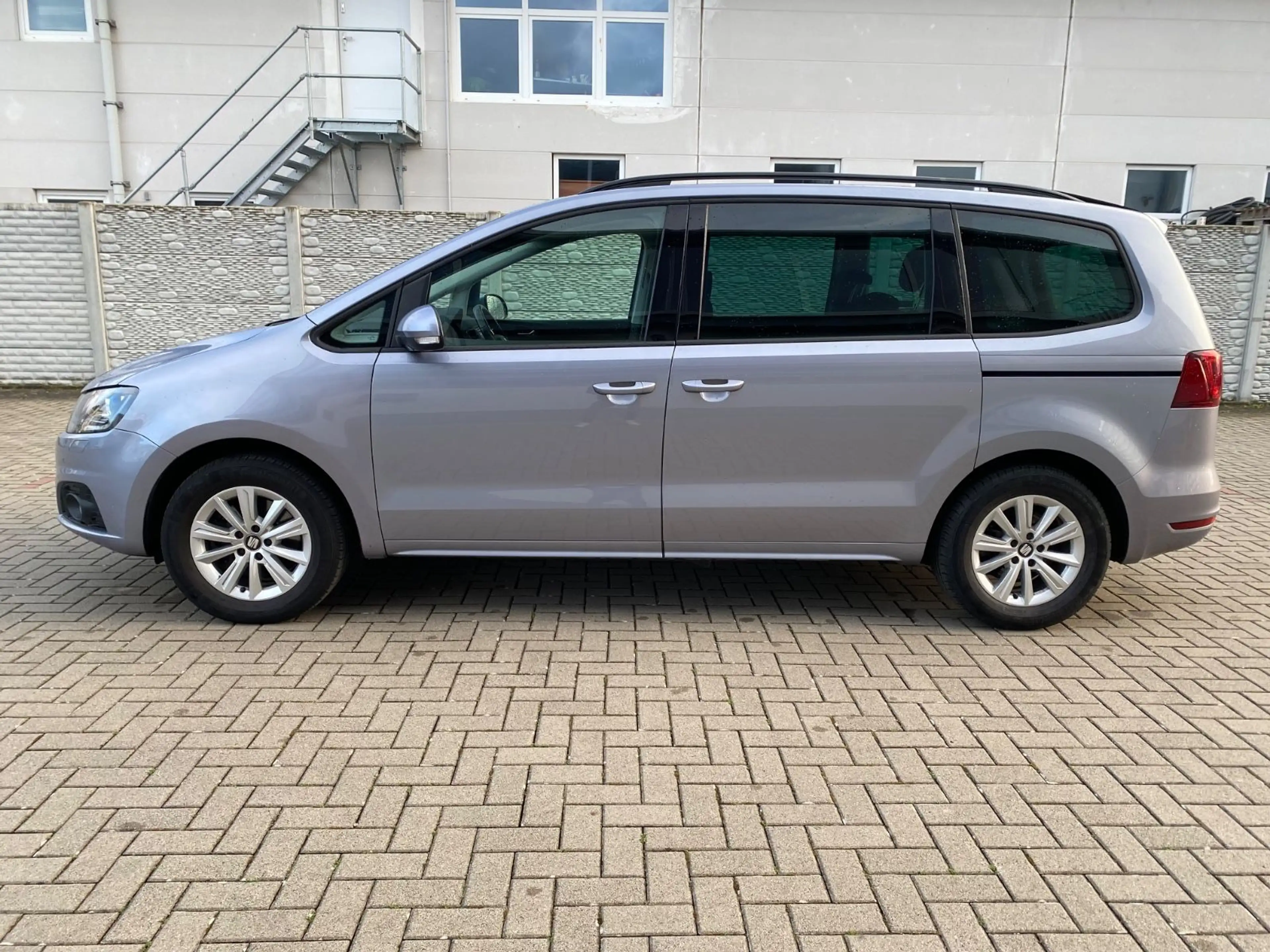 SEAT Alhambra Style. Aus-1 Hand. — photo 2