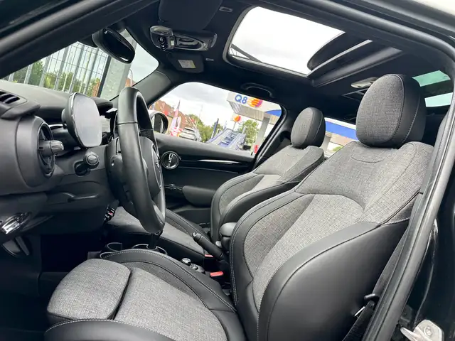 Mini Cooper Cooper view 9