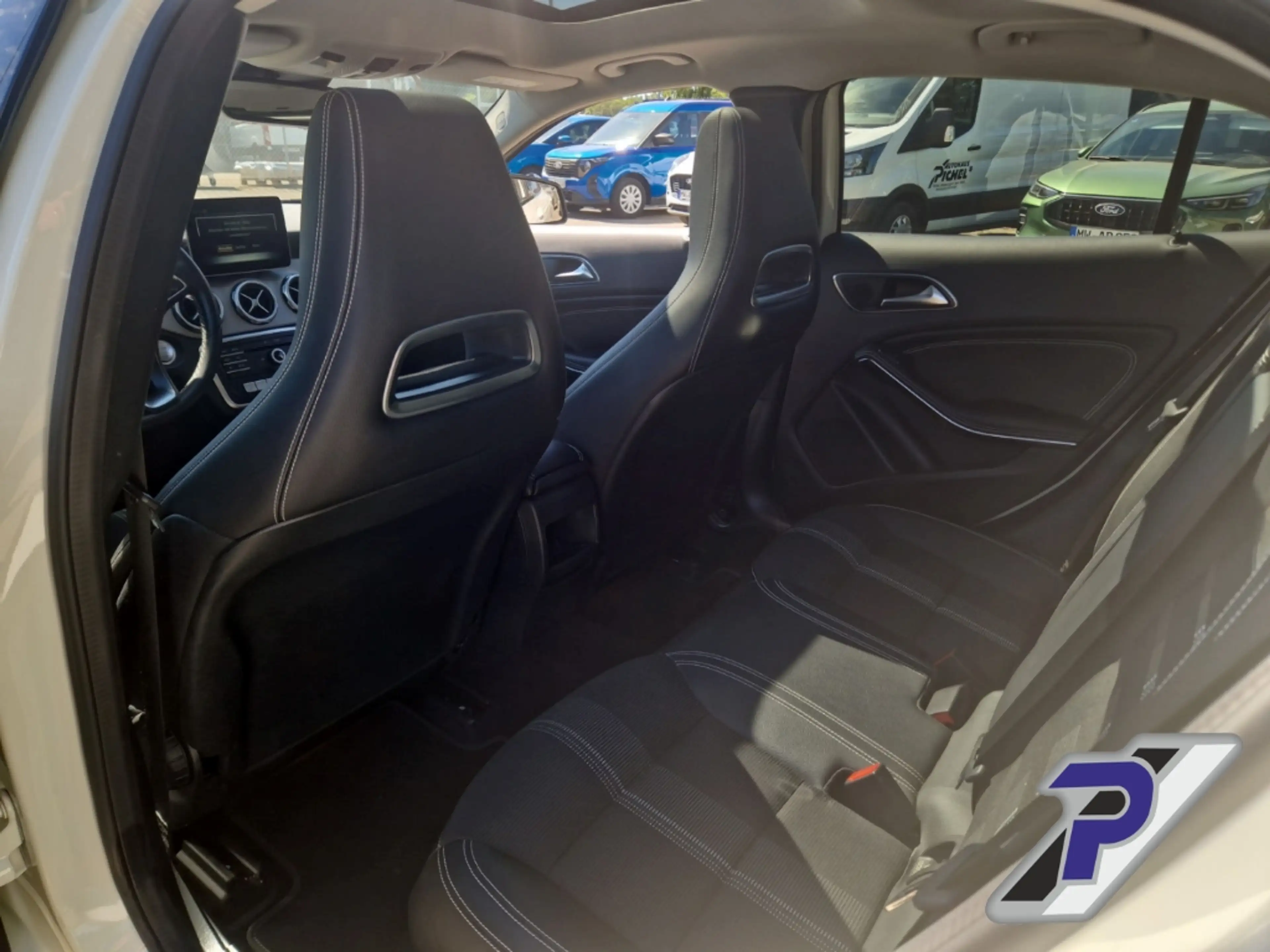 Mercedes-Benz GLA 180 URBRAN+PANOD+LED+NIGHT-PAKET+BUSINESS-PAKET — photo 13