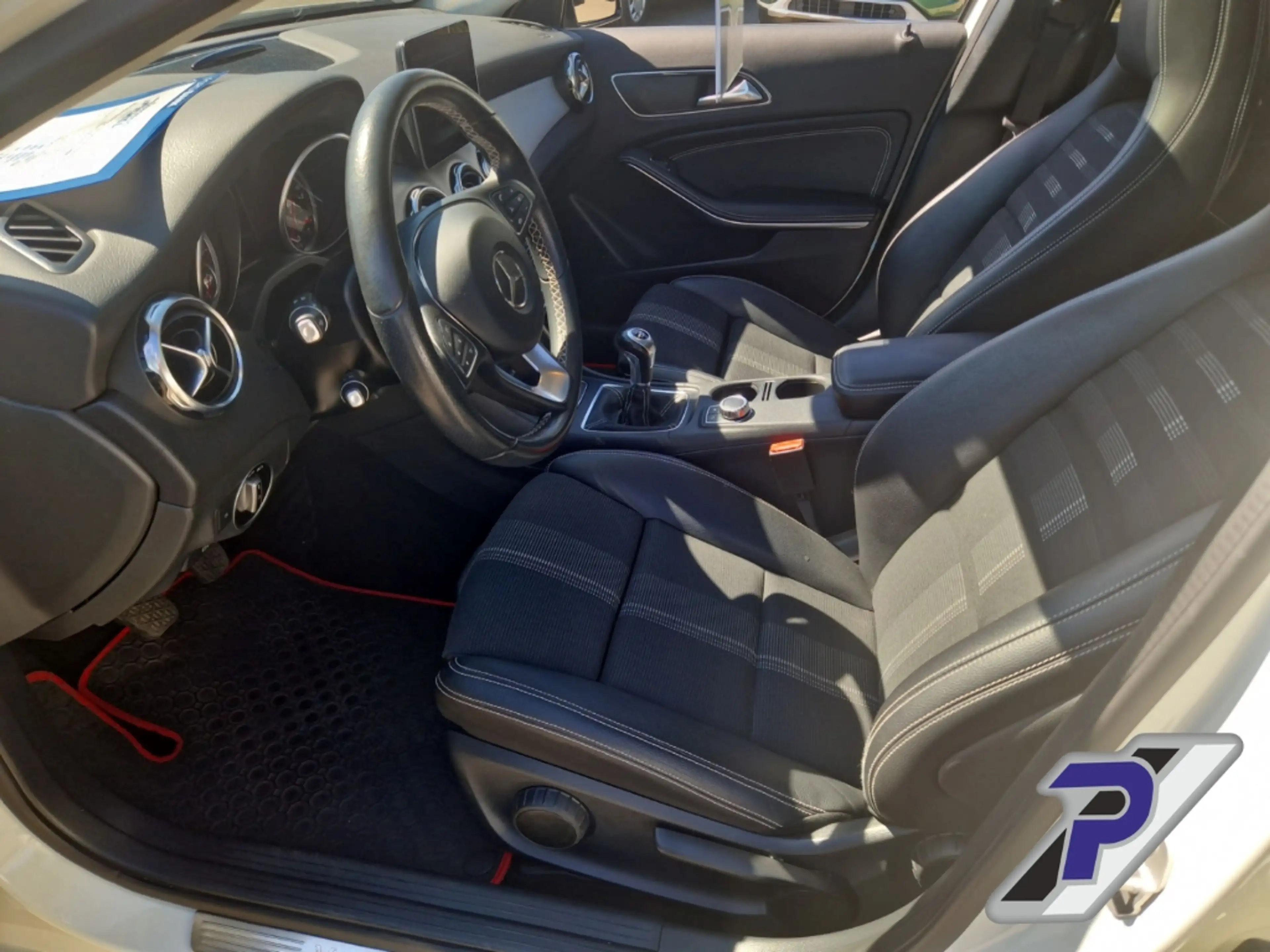 Mercedes-Benz GLA 180 URBRAN+PANOD+LED+NIGHT-PAKET+BUSINESS-PAKET — photo 11