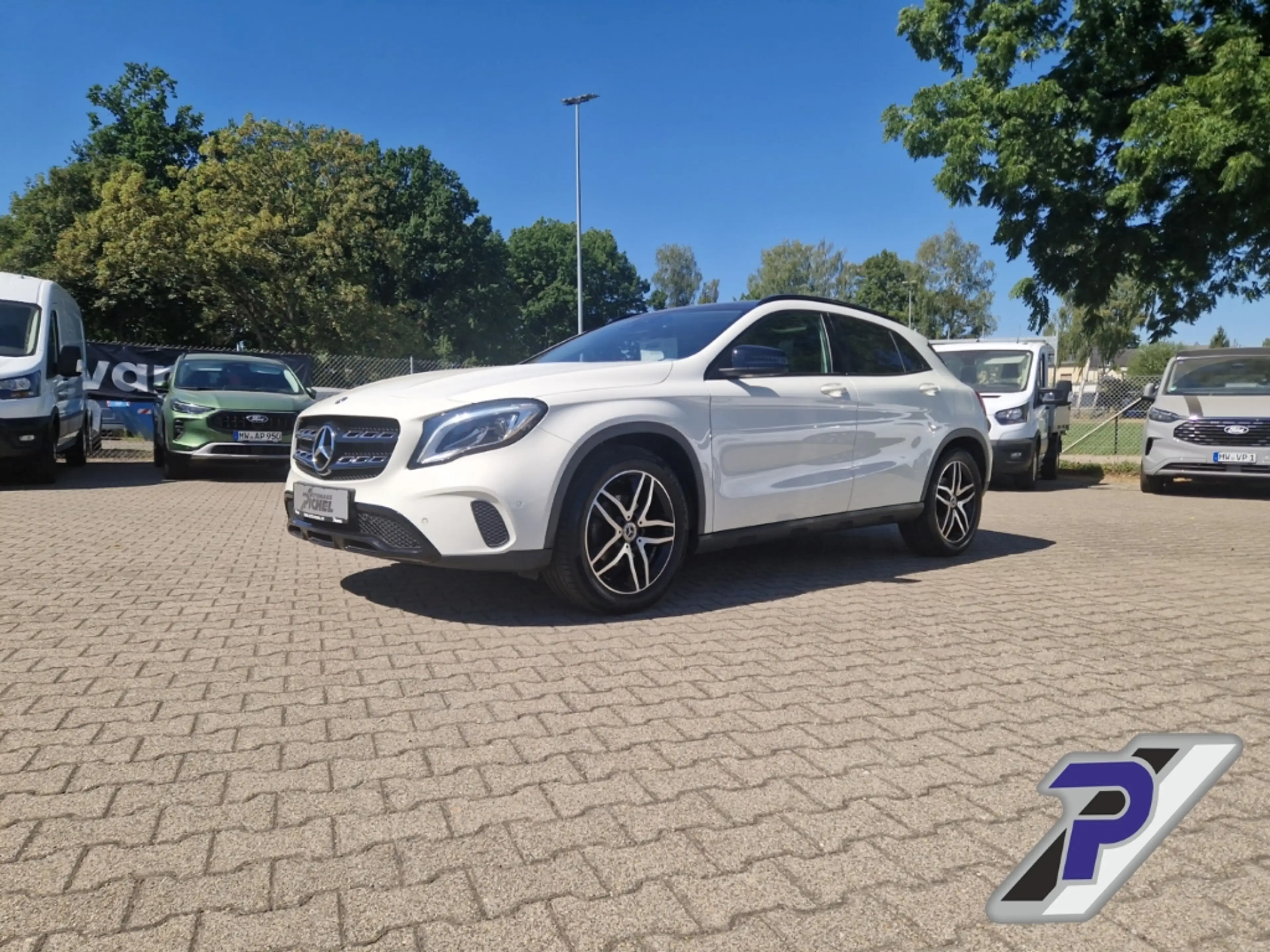 Mercedes-Benz GLA 180 URBRAN+PANOD+LED+NIGHT-PAKET+BUSINESS-PAKET — photo 9