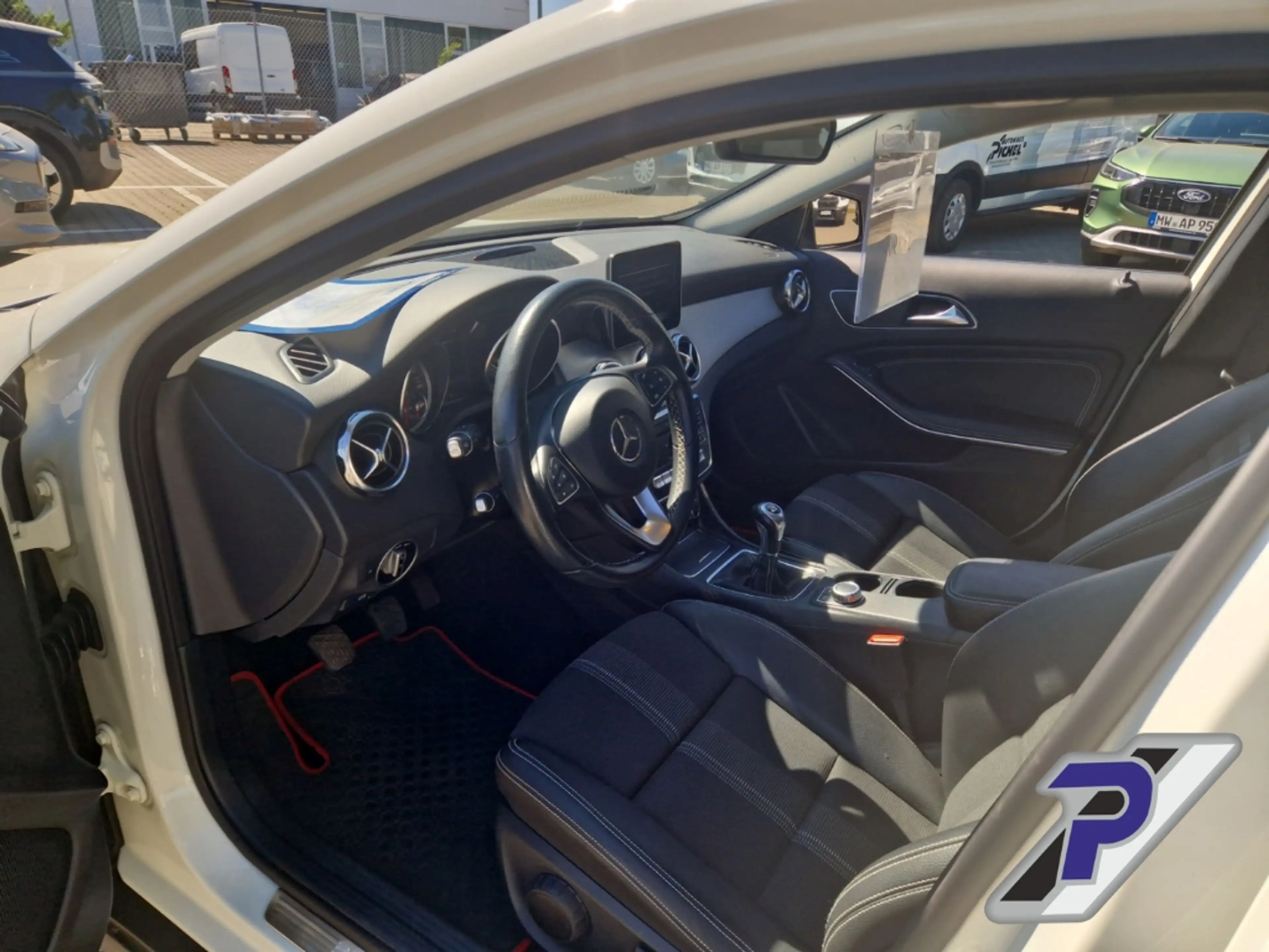 Mercedes-Benz GLA 180 URBRAN+PANOD+LED+NIGHT-PAKET+BUSINESS-PAKET — photo 12