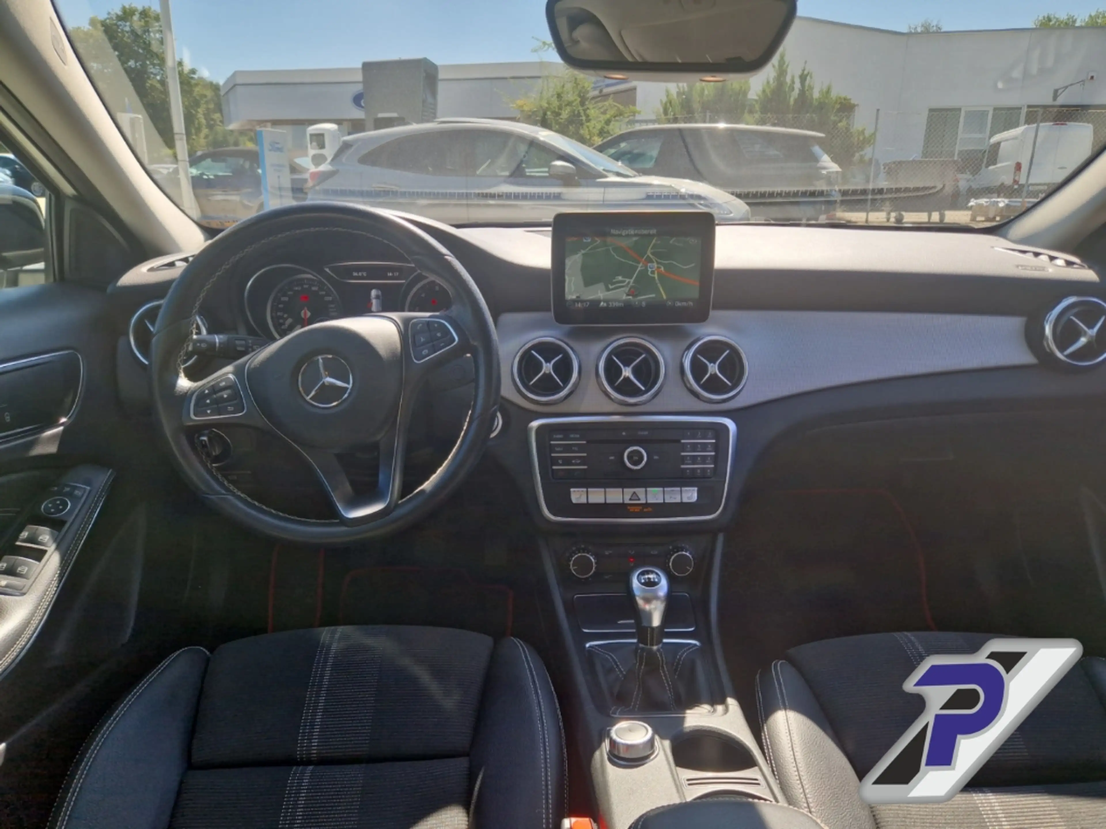 Mercedes-Benz GLA 180 URBRAN+PANOD+LED+NIGHT-PAKET+BUSINESS-PAKET — photo 15