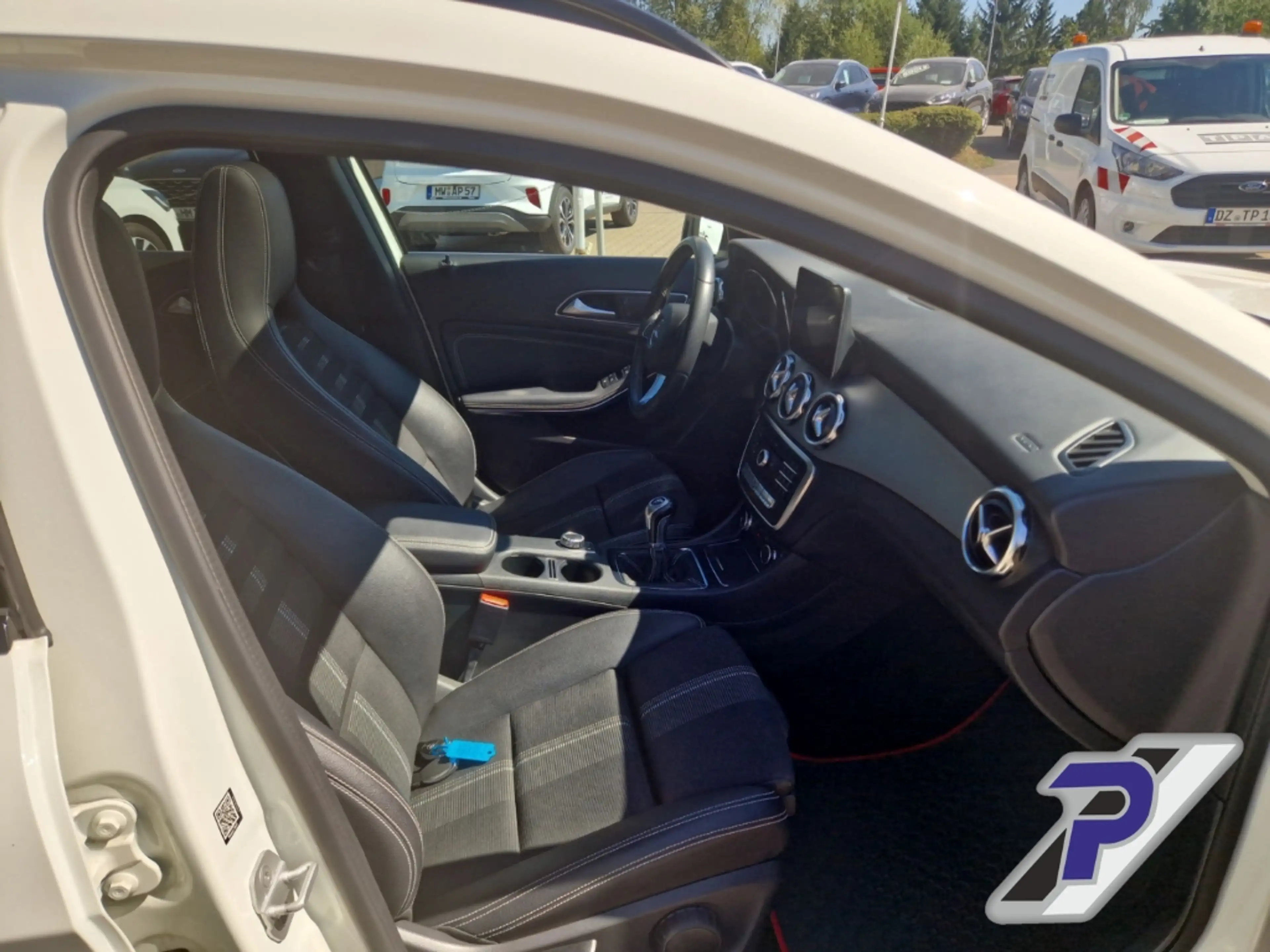 Mercedes-Benz GLA 180 URBRAN+PANOD+LED+NIGHT-PAKET+BUSINESS-PAKET — photo 14