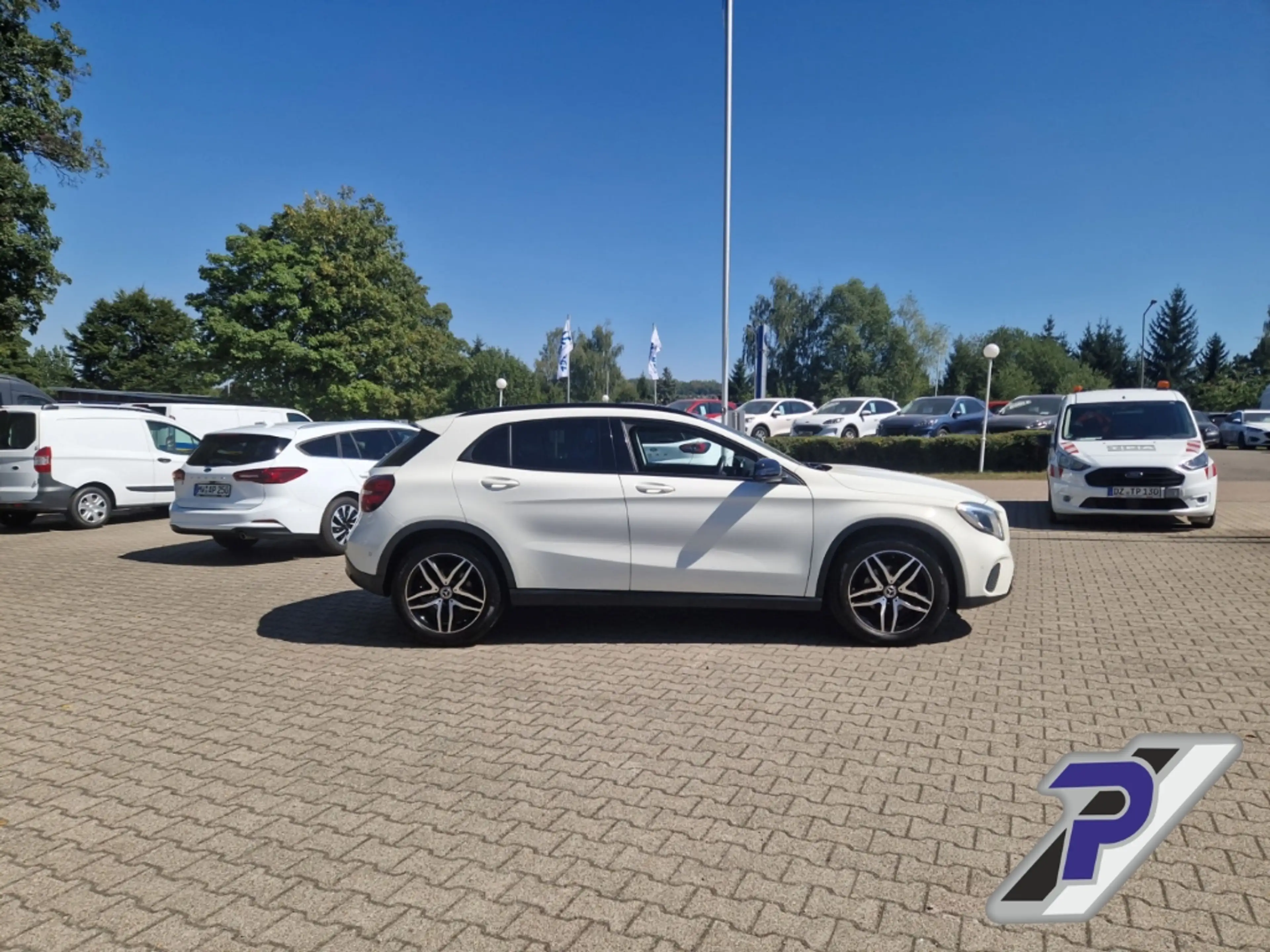 Mercedes-Benz GLA 180 URBRAN+PANOD+LED+NIGHT-PAKET+BUSINESS-PAKET — photo 6