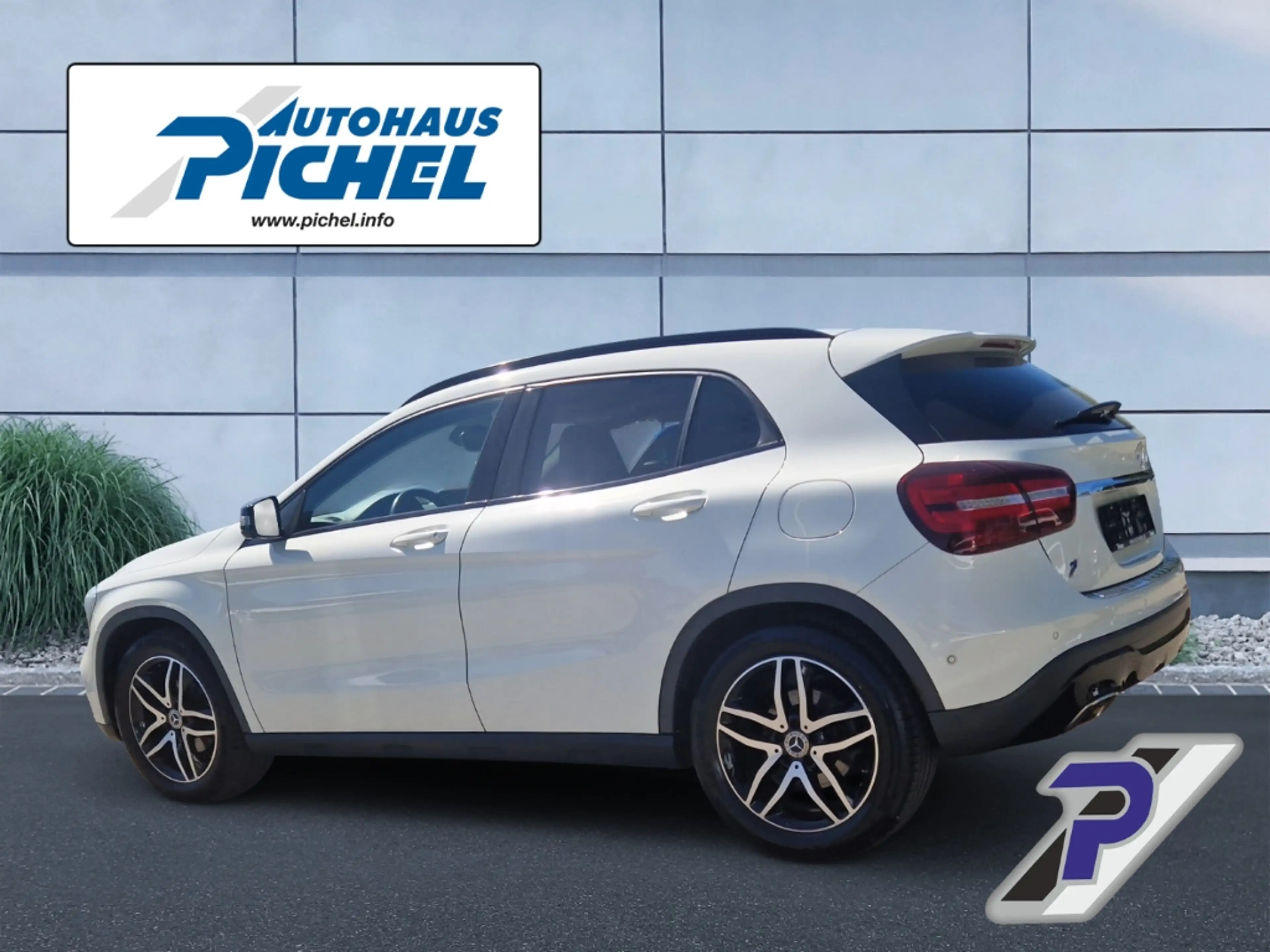 Mercedes-Benz GLA 180 URBRAN+PANOD+LED+NIGHT-PAKET+BUSINESS-PAKET — photo 3