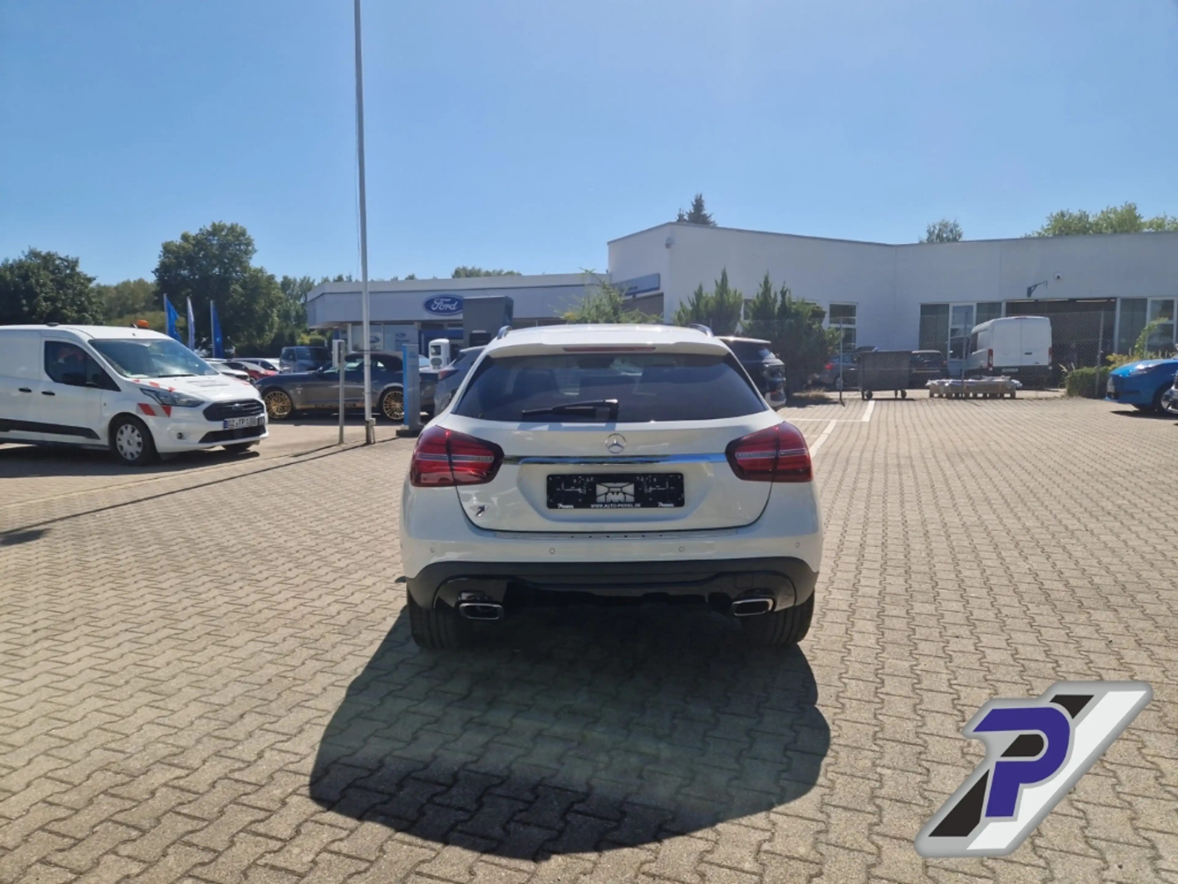Mercedes-Benz GLA 180 URBRAN+PANOD+LED+NIGHT-PAKET+BUSINESS-PAKET — photo 4