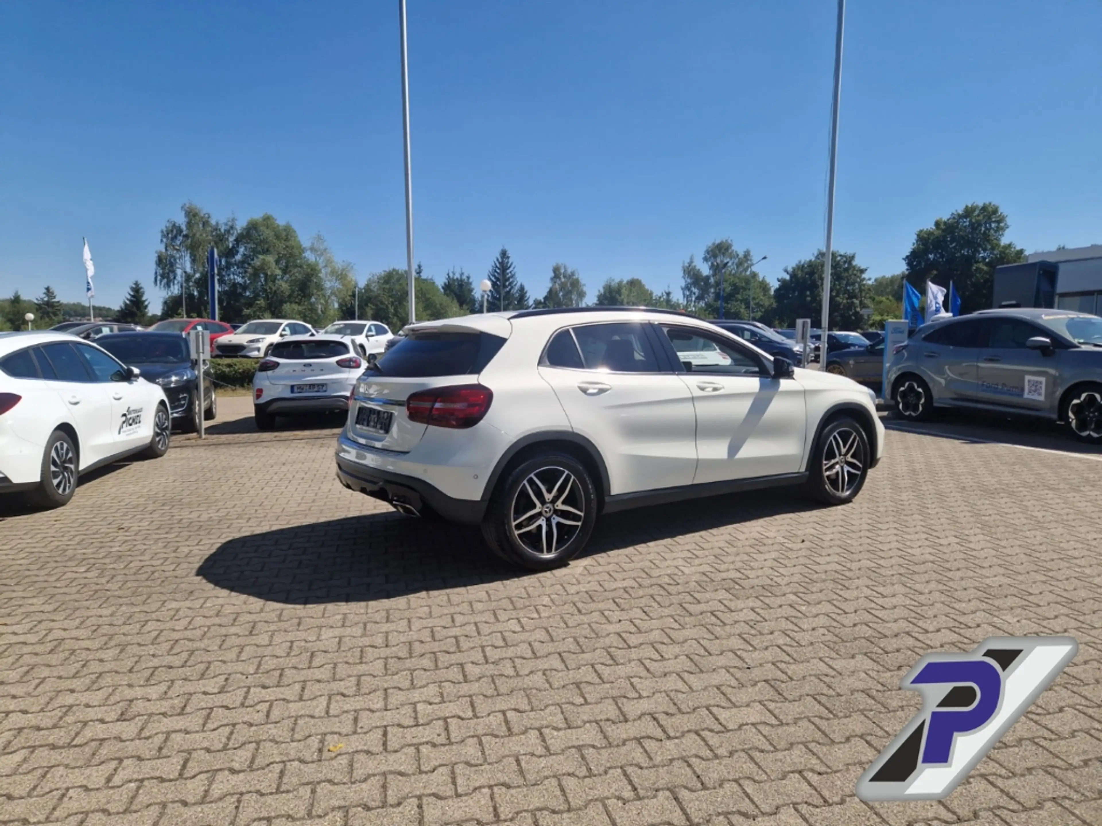 Mercedes-Benz GLA 180 URBRAN+PANOD+LED+NIGHT-PAKET+BUSINESS-PAKET — photo 5