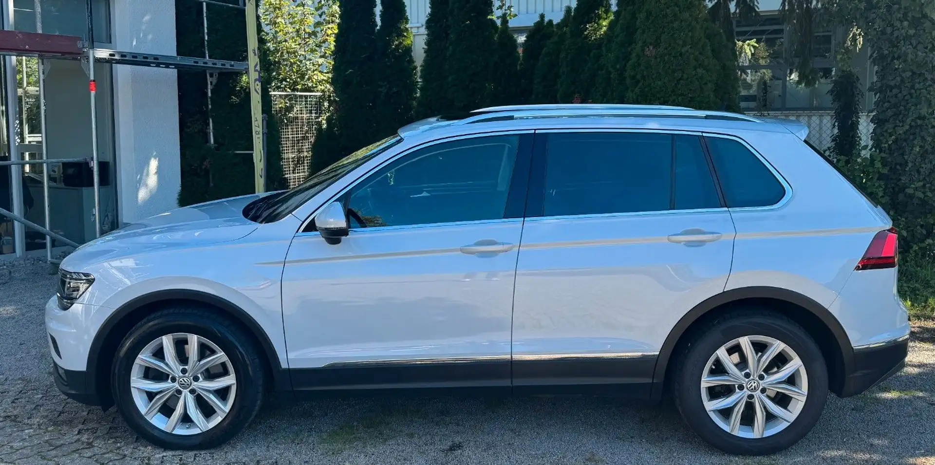 Volkswagen Tiguan Highline*4Motion*Autm*ACC*Lane-Assist*AHK Silber - 2