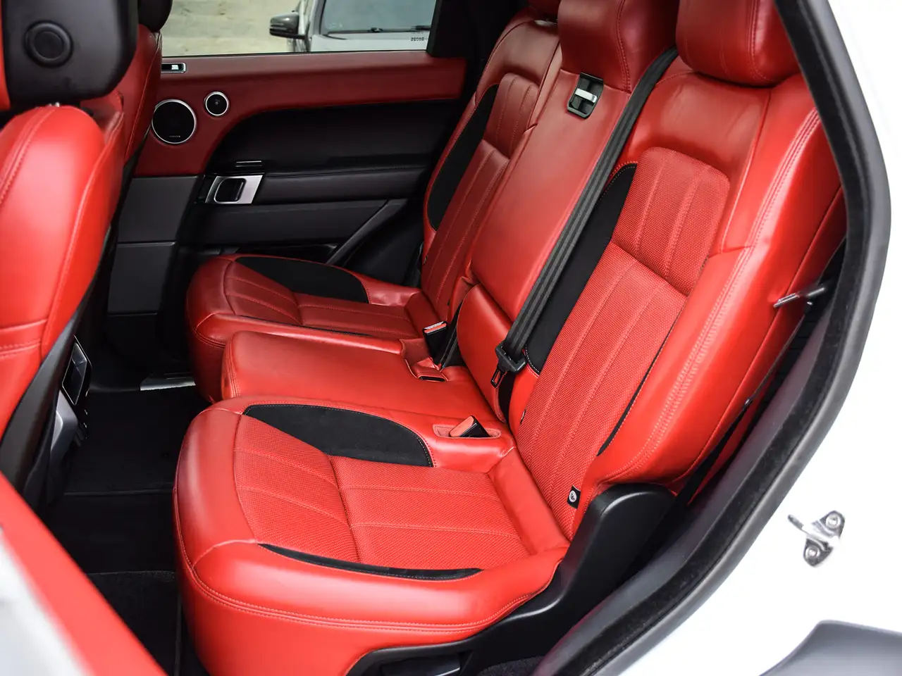 Land Rover Range Rover Sport снимка Land Rover Range Rover Sport