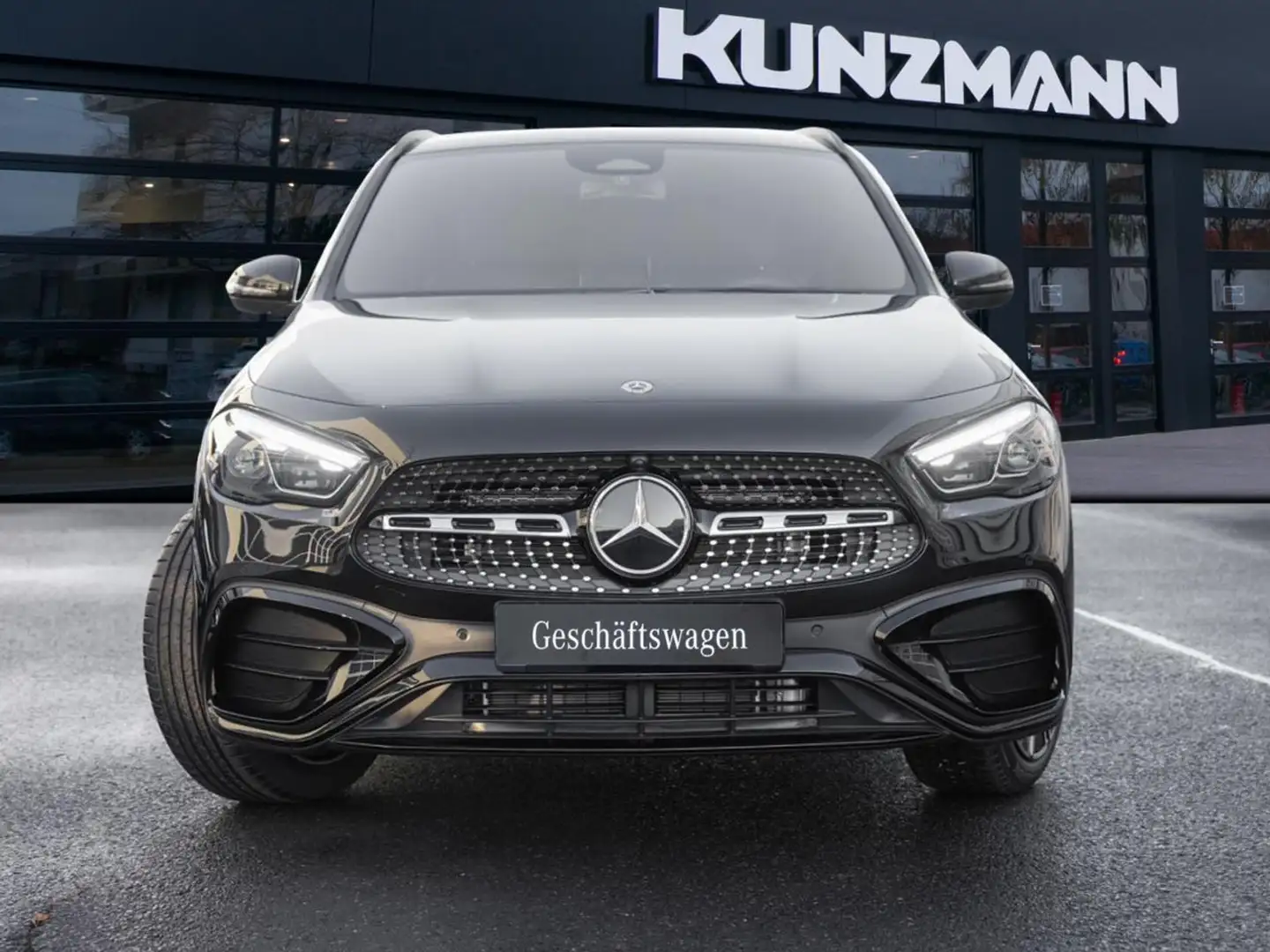 Mercedes-Benz GLA 200 AMG Night MBUX Navi EasyP AHK ParkPaket Schwarz - 2