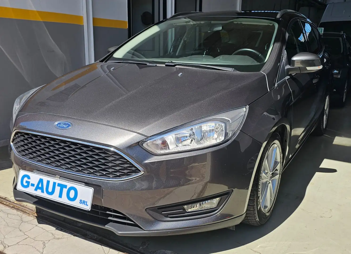 Ford Focus Focus IV 2015 SW SW 1.5 tdci ST-Line s Brown - 2