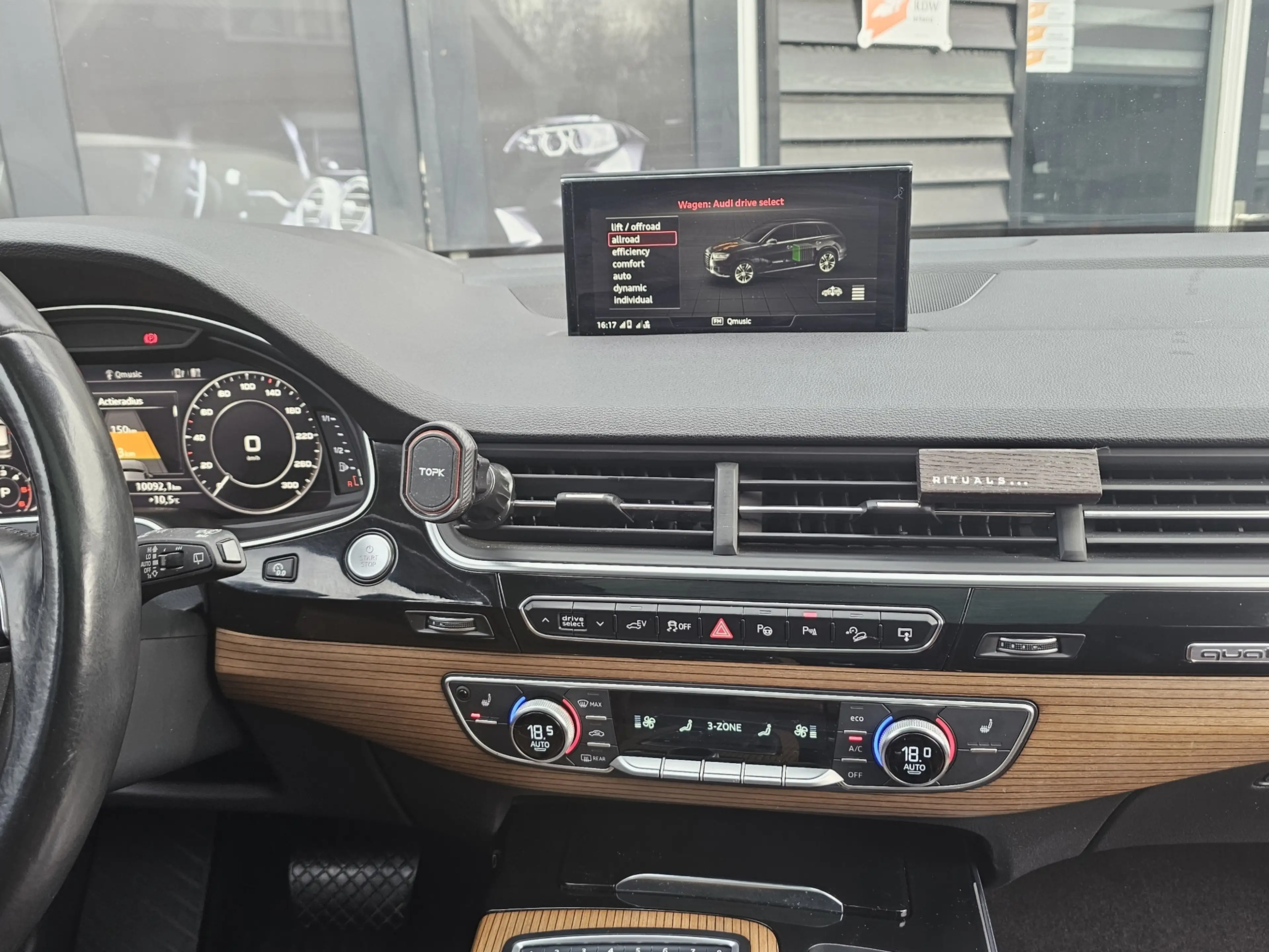 Audi Q7 e-tron 3.0 TDI Hybrid 374PK quattro Premium — photo 24