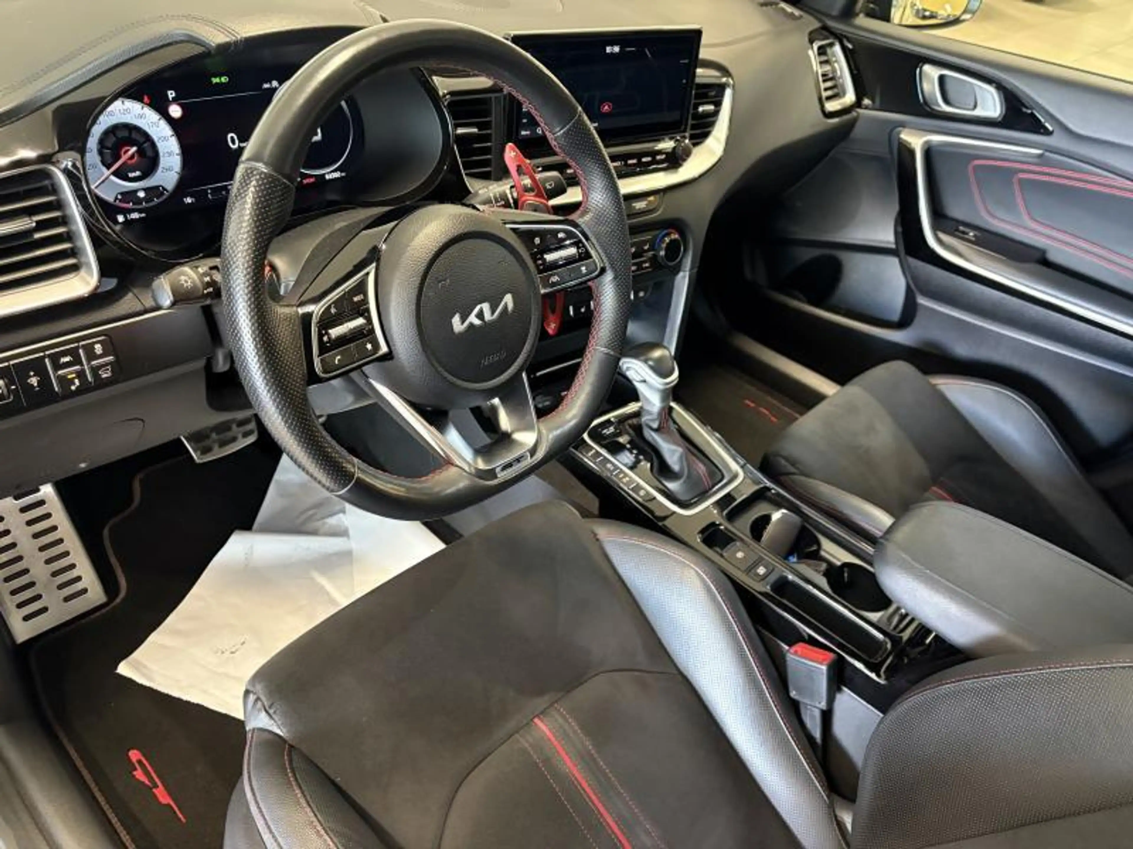 Kia Ceed / cee'd & Pro GT — photo 9