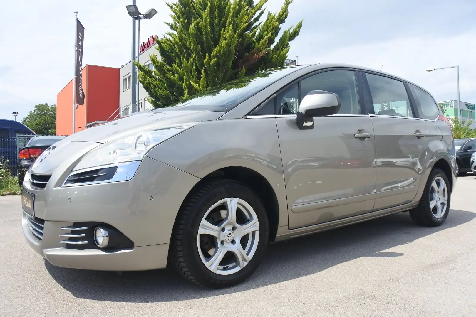 Peugeot 5008 1,6 e-HDi 115 FAP ASG6 /7SITZE/PICKERL NEU Bronze - 2