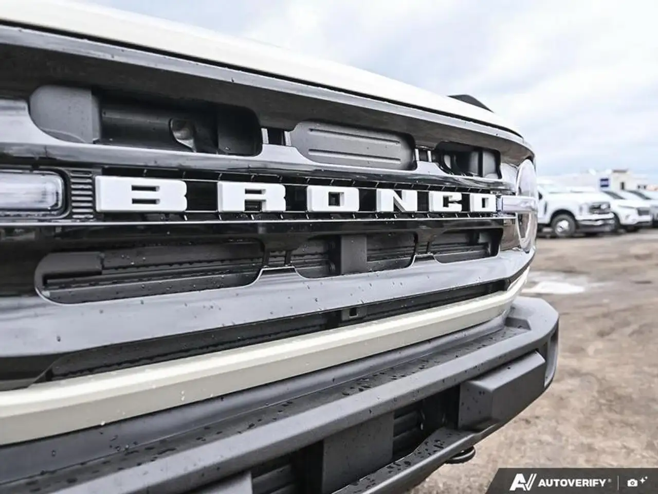 Ford Bronco photo Ford Bronco