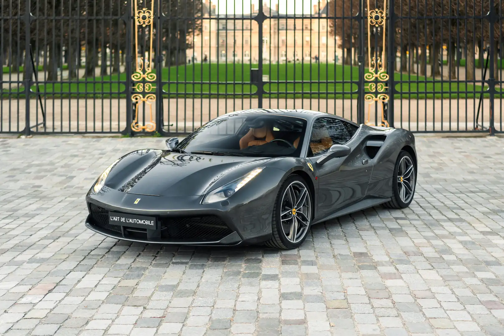 Ferrari 488 GTB - Grigio Silvestone/Cuoio, 21 300 kms Gris - 1