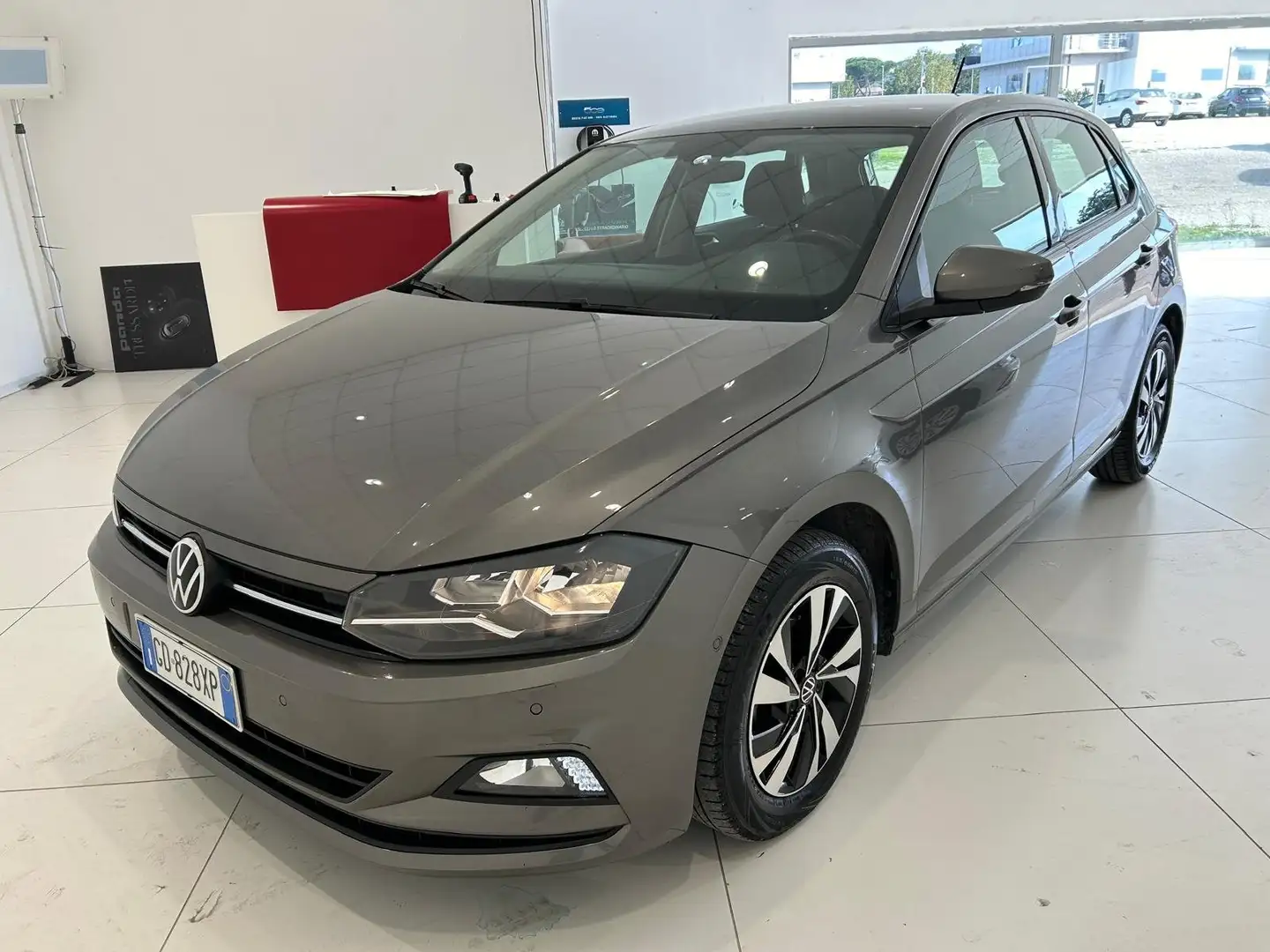 Volkswagen Polo Polo 5p 1.0 tsi Comfortline 95cv dsg Grijs - 1