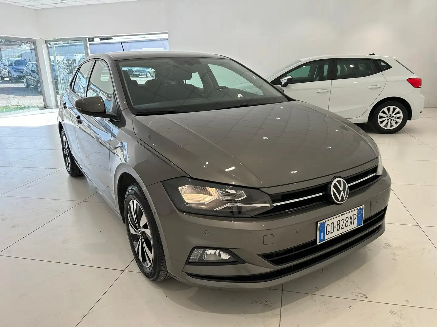 Volkswagen Polo Polo 5p 1.0 tsi Comfortline 95cv dsg Grijs - 2