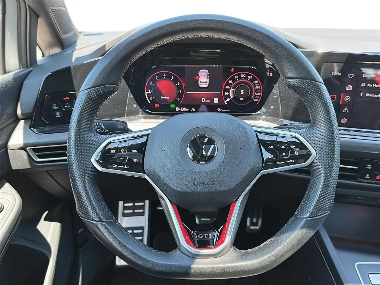 Volkswagen Golf GTI снимка Volkswagen Golf GTI